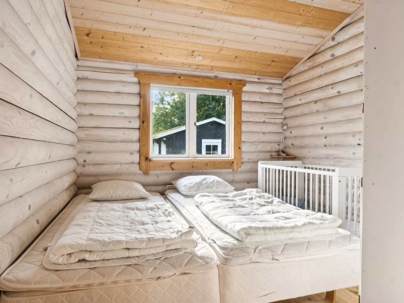 "Hjorthung" - 2km from the sea-Inside