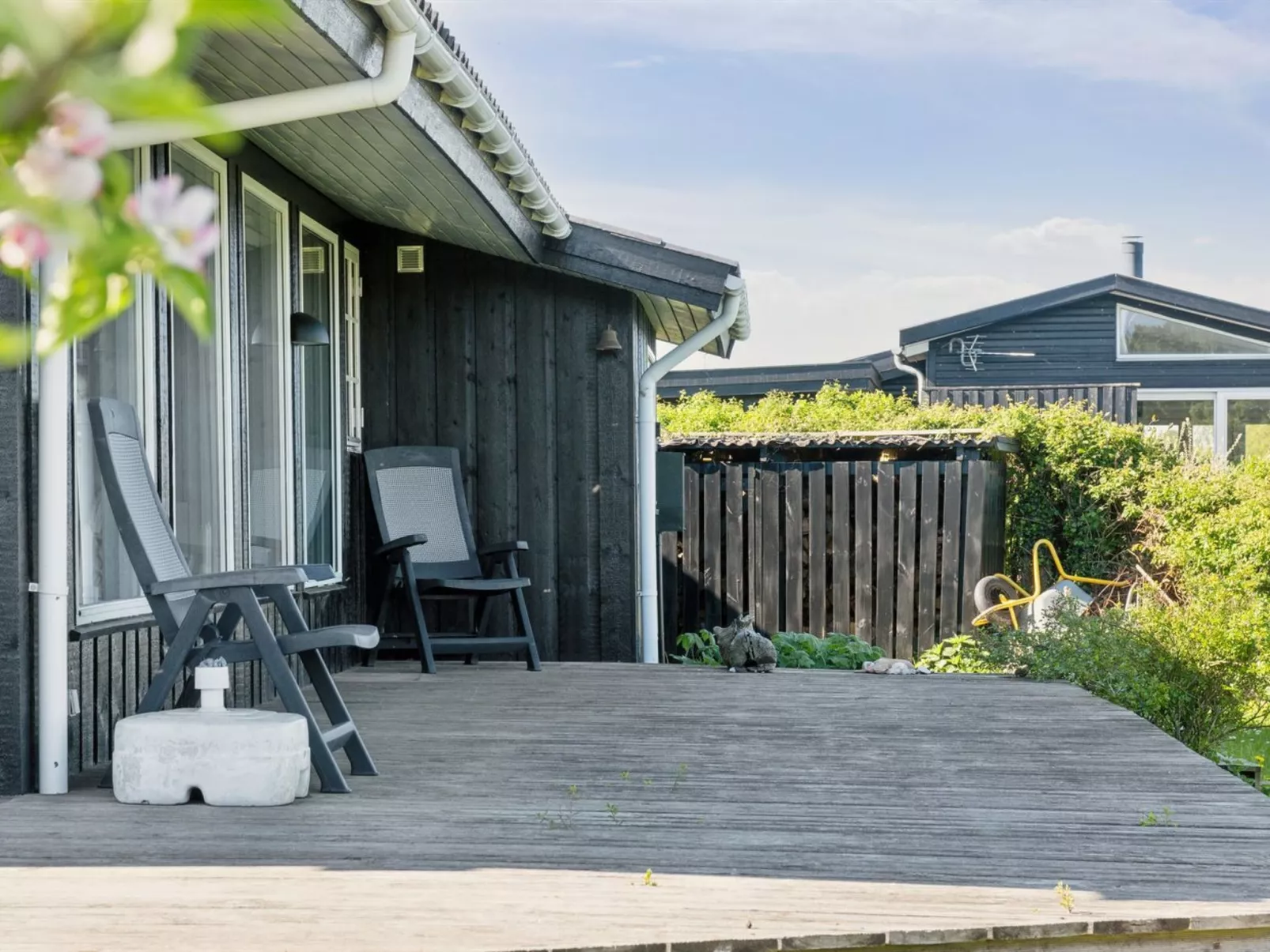 "Titta" - 10m to the fjord-Outside