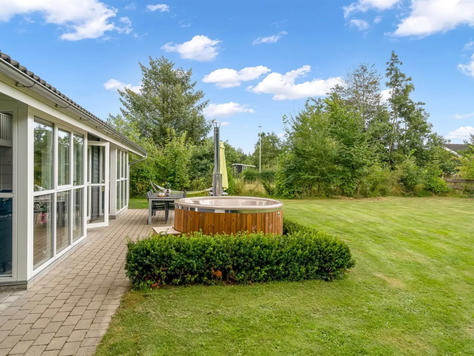 "Nauka" - 400m to the fjord-Outside