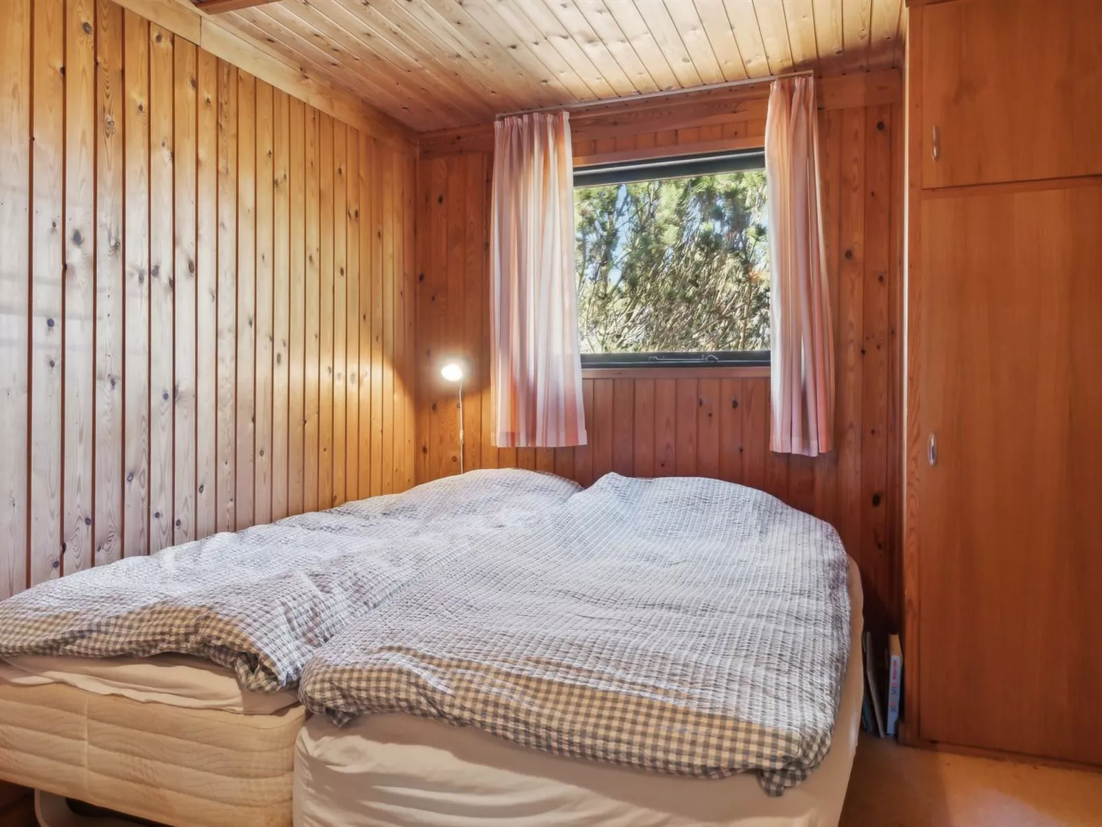 "Laghmund" -  from the sea-Dedans