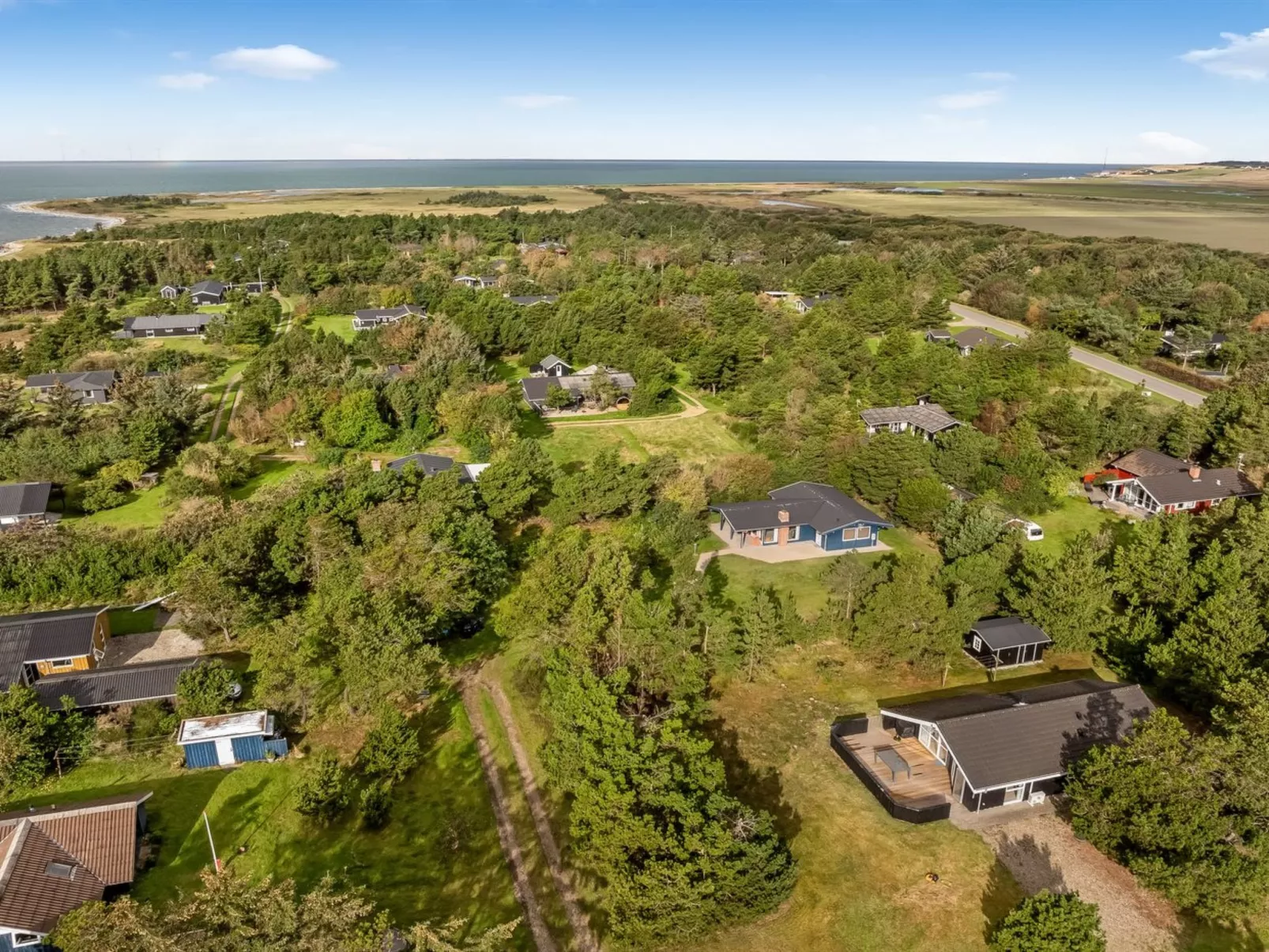 "Skrollan" - 200m to the fjord-Outside