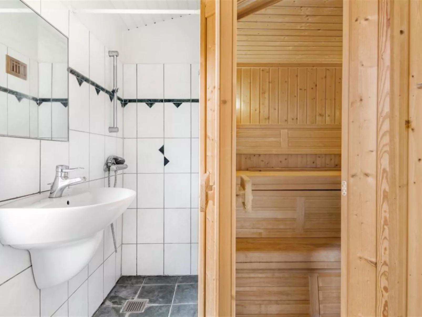 "Sissie" - 400m from the sea-Inside