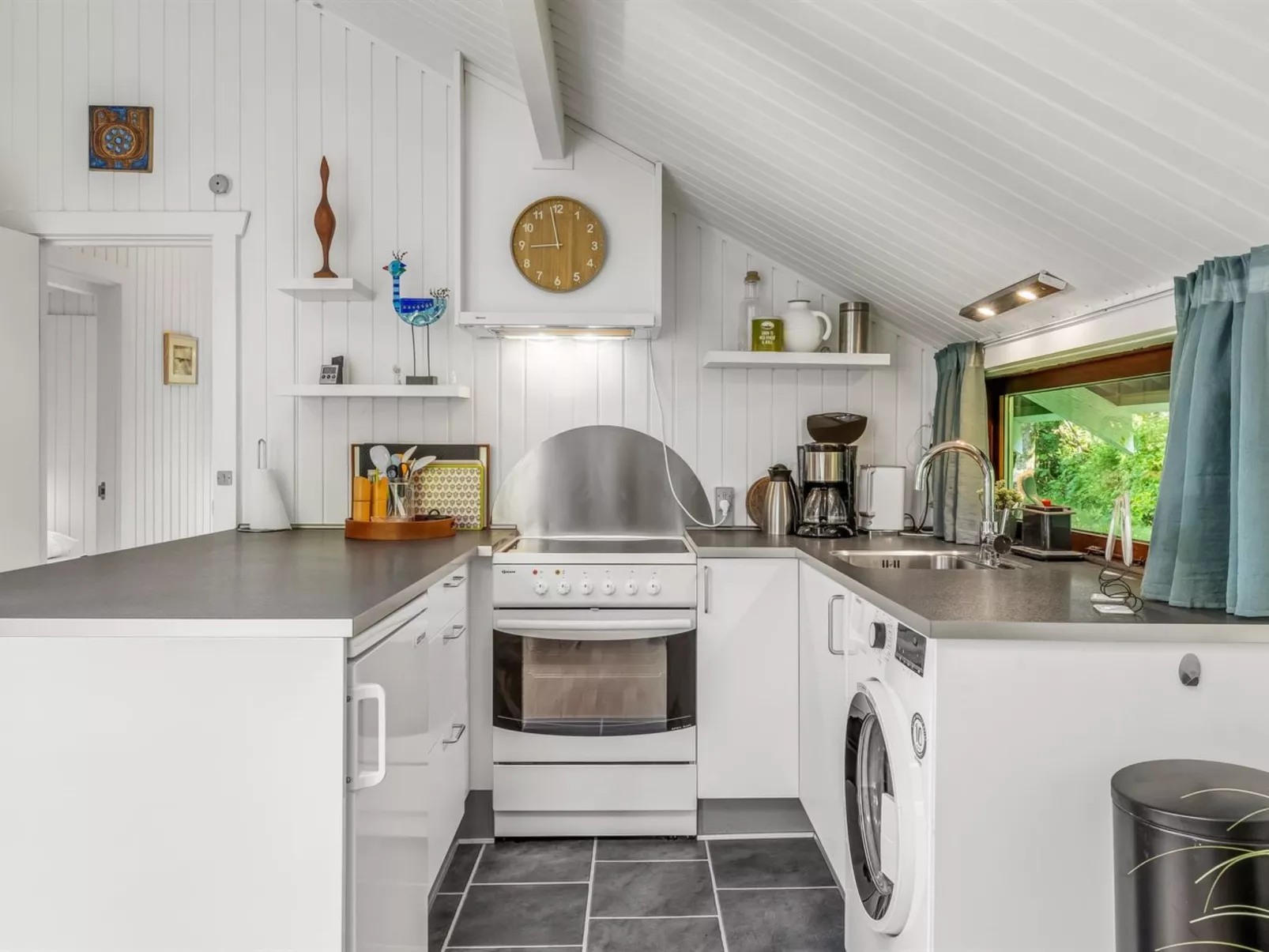 "Ung" - 30km from the sea-Dedans