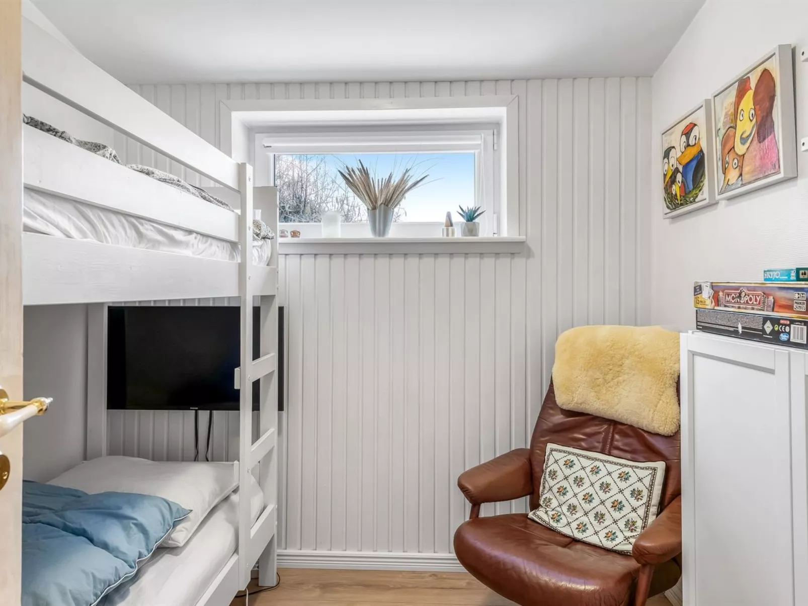 "Rikkart" -  from the sea-Drinnen