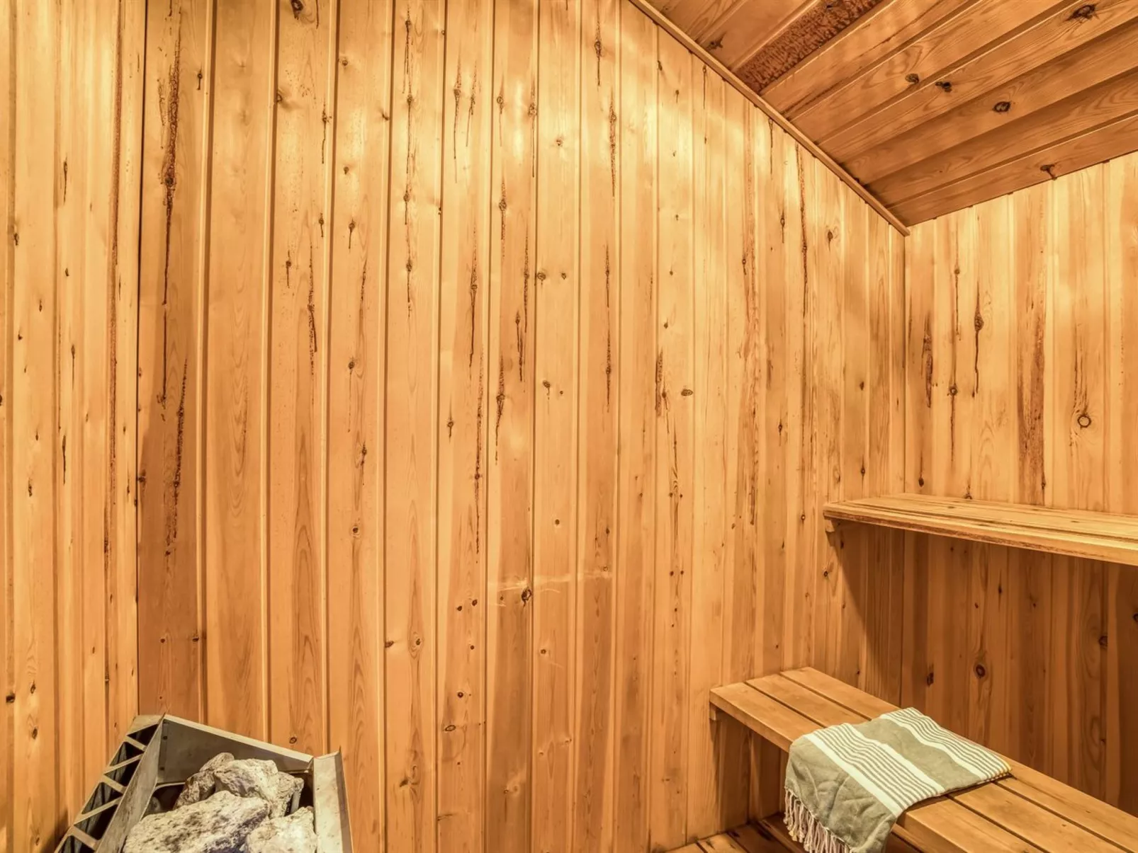 "Annemone" - 600m from the sea-Inside