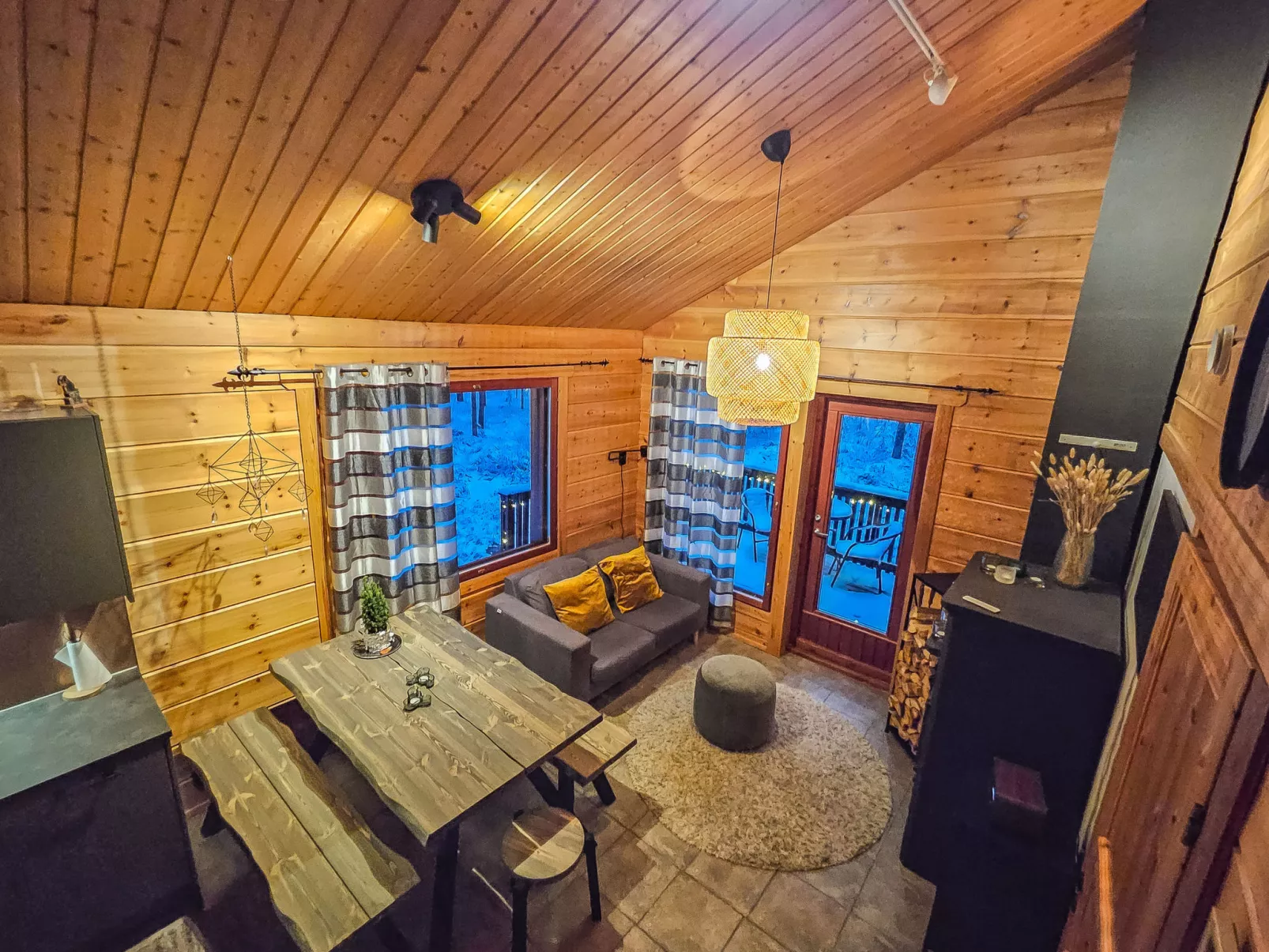 Rovarakka 1 b-Inside