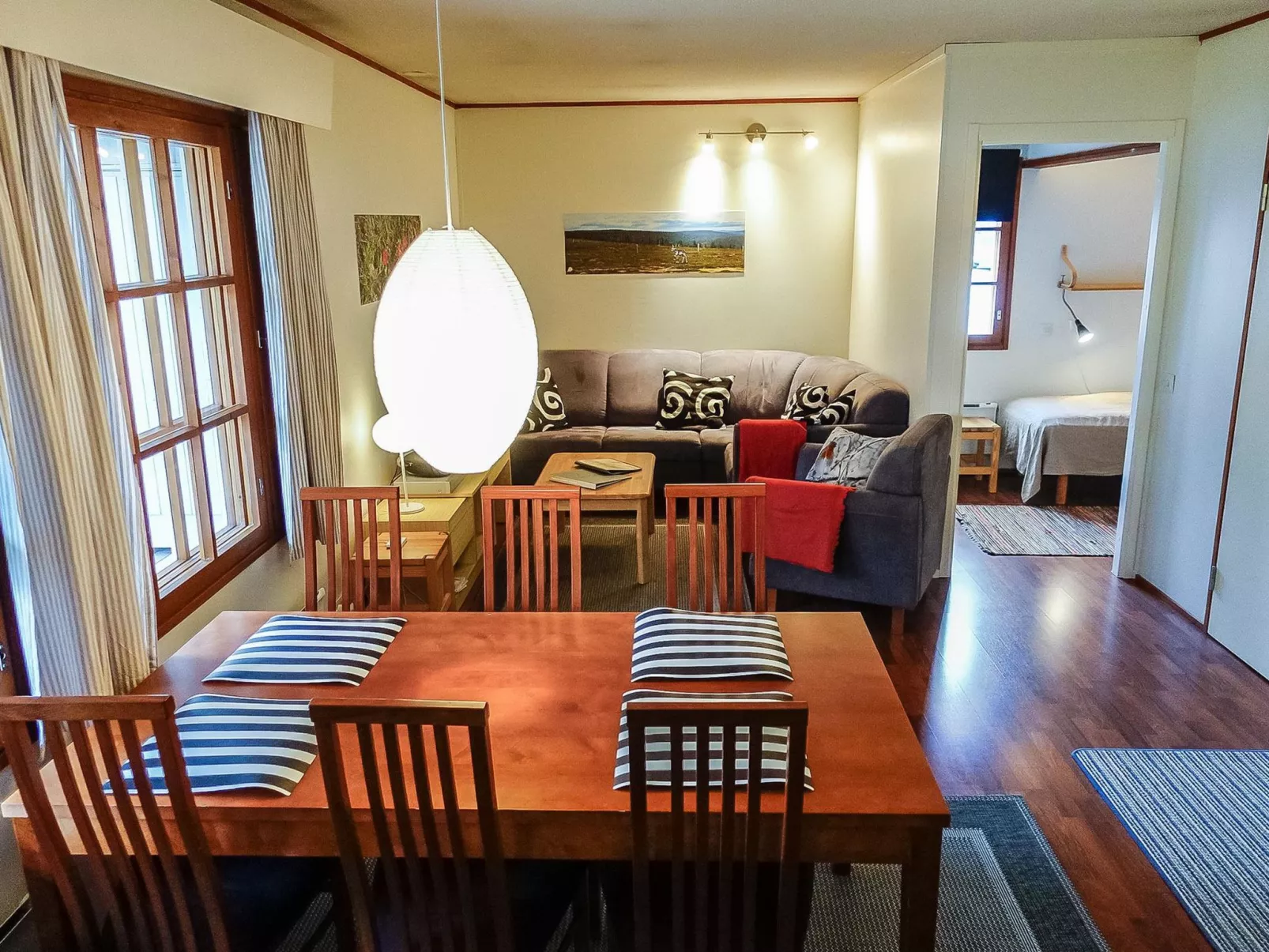 Saariseläntie 8 a 1-Drinnen