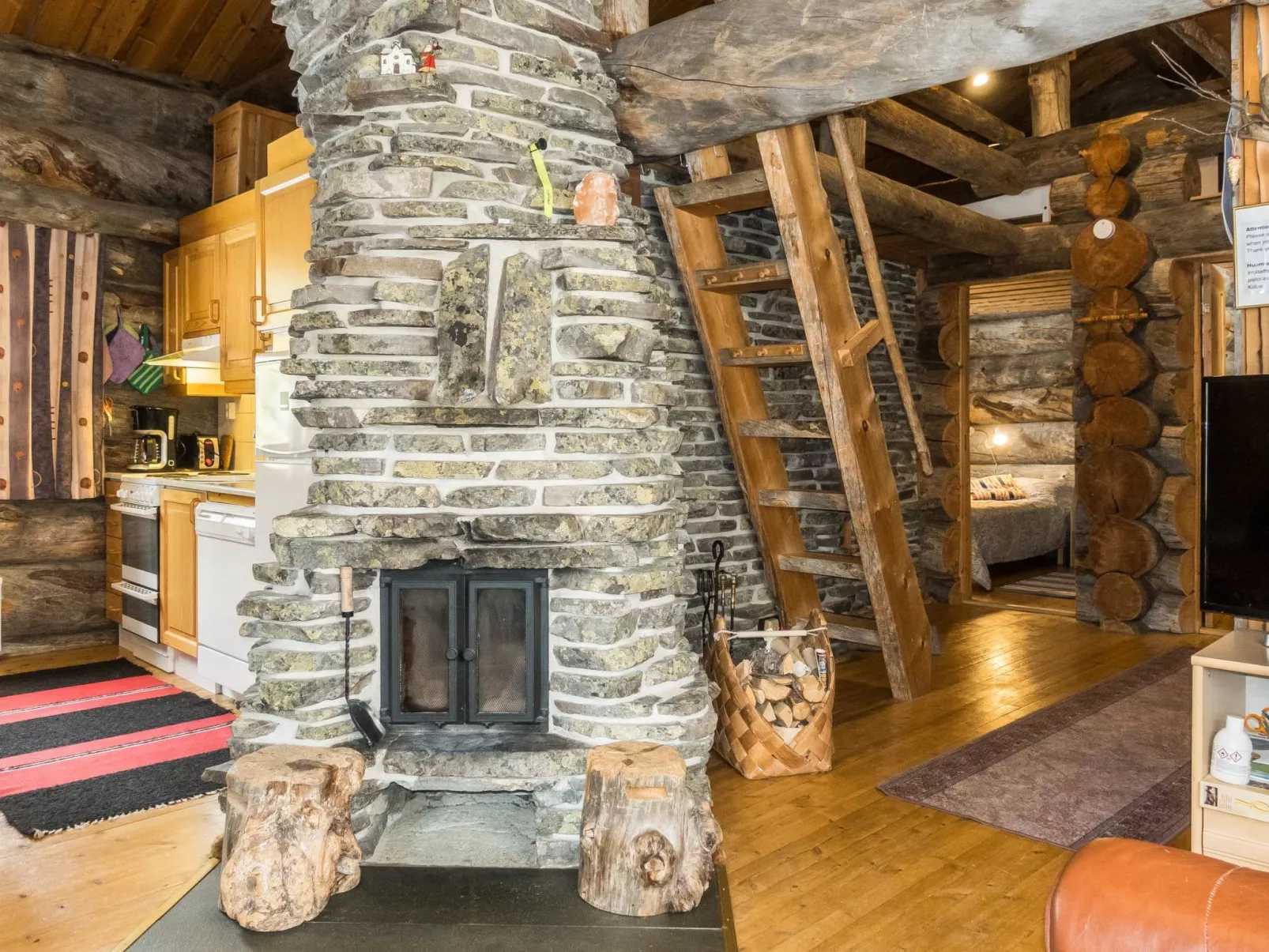 Luostonseita 1-Drinnen