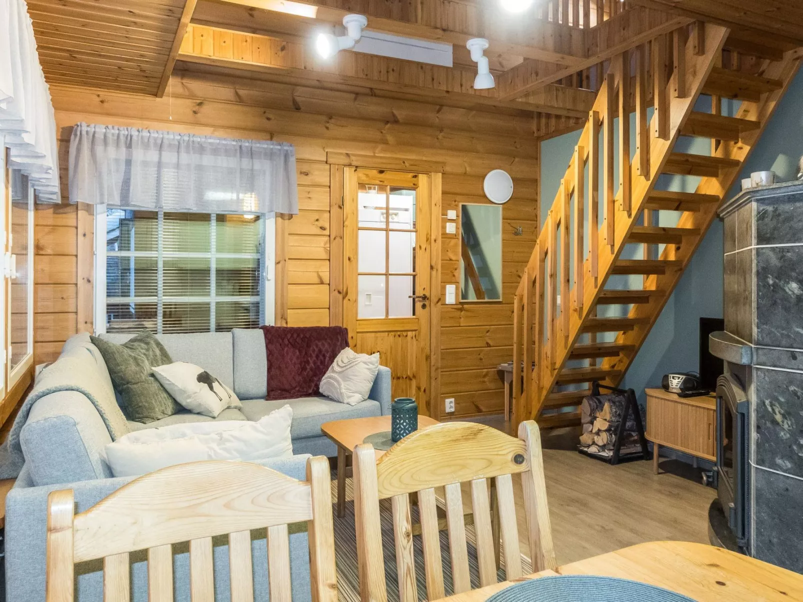 Välitie 4 f 14-Dedans