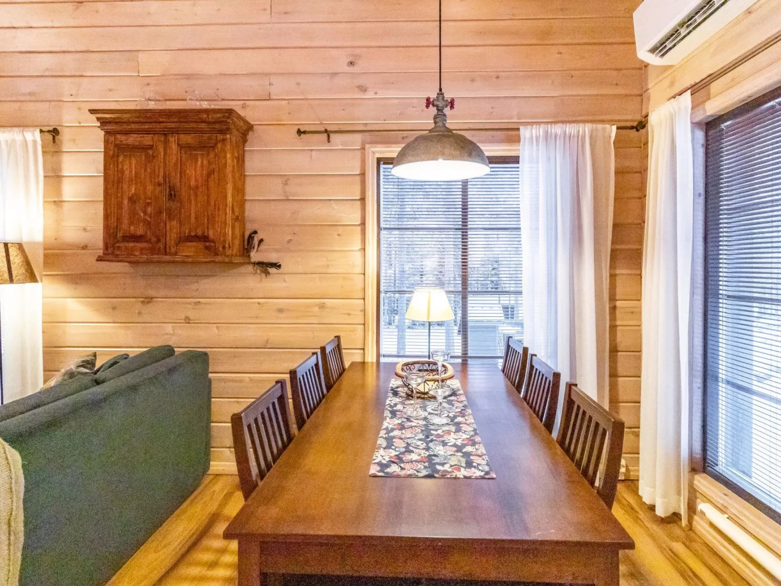 Pyhänkarhu 1-Drinnen