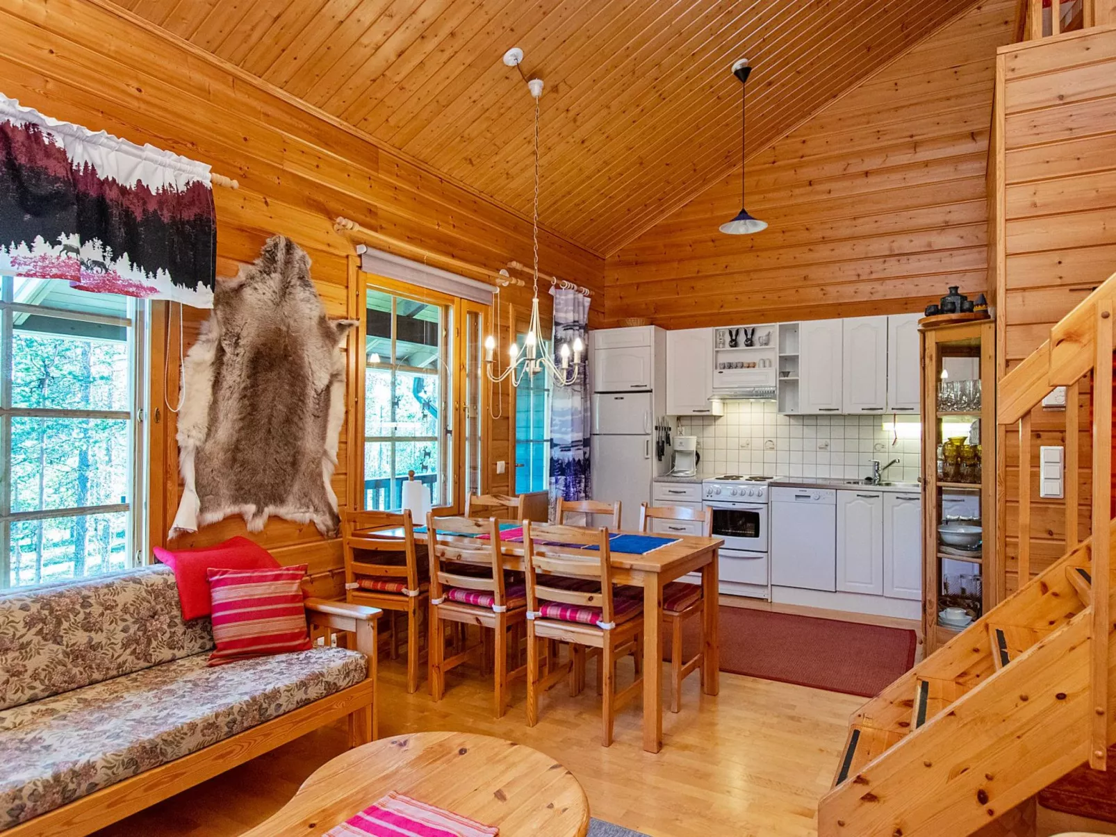 Kuksatie 7 a-Drinnen