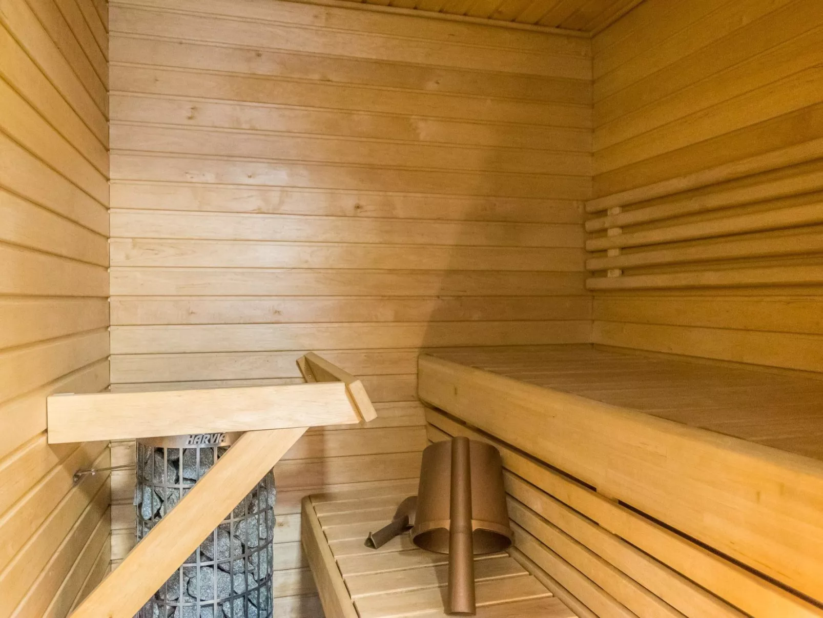 Saarihely b 9-Dedans