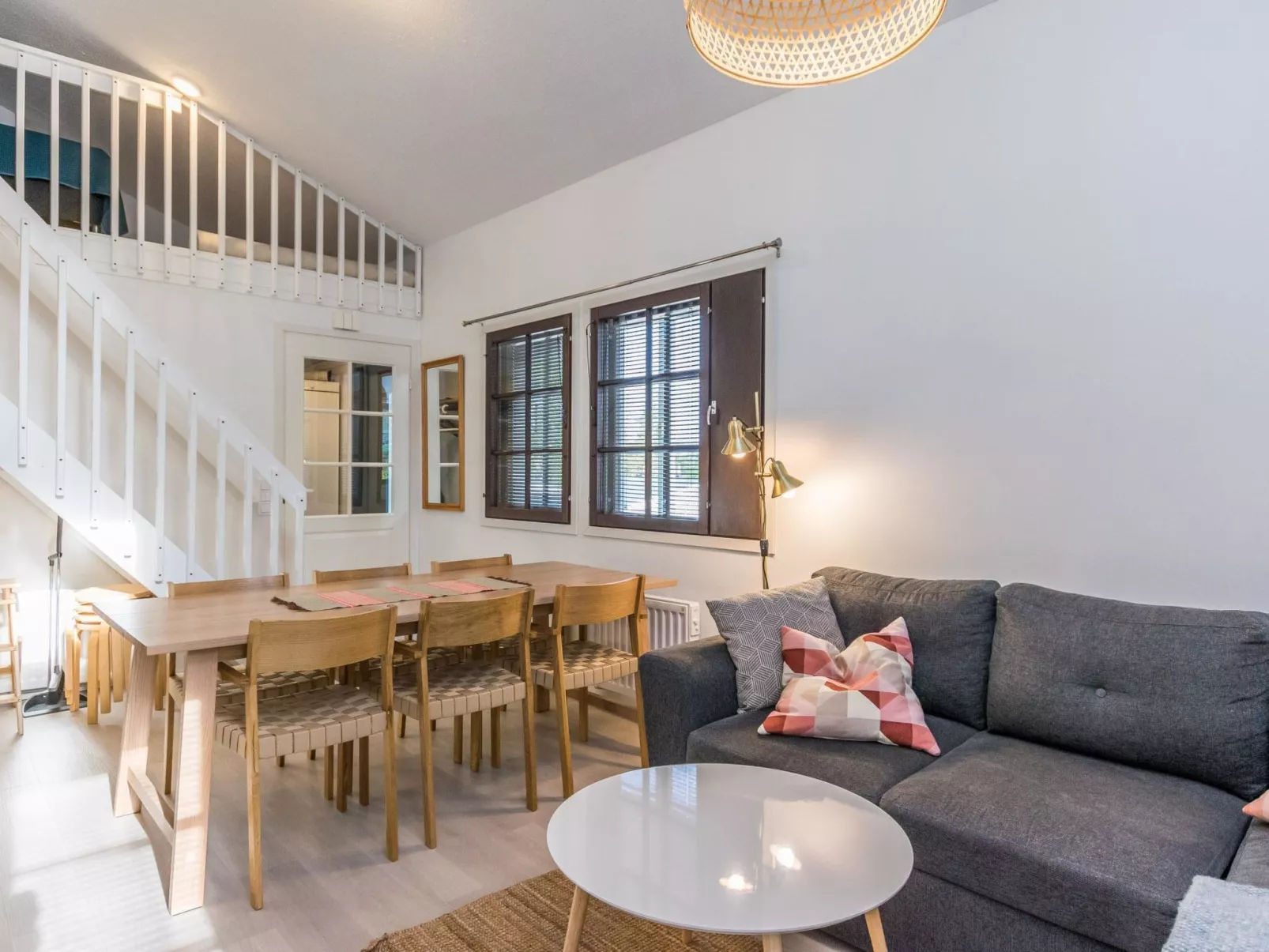 Saarihely a1-Drinnen