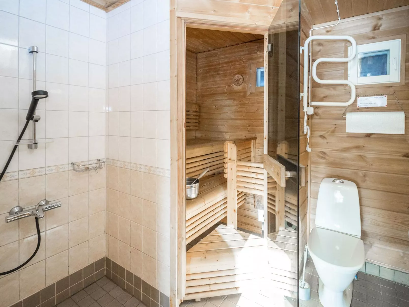 Kuksatie 8 b-Drinnen