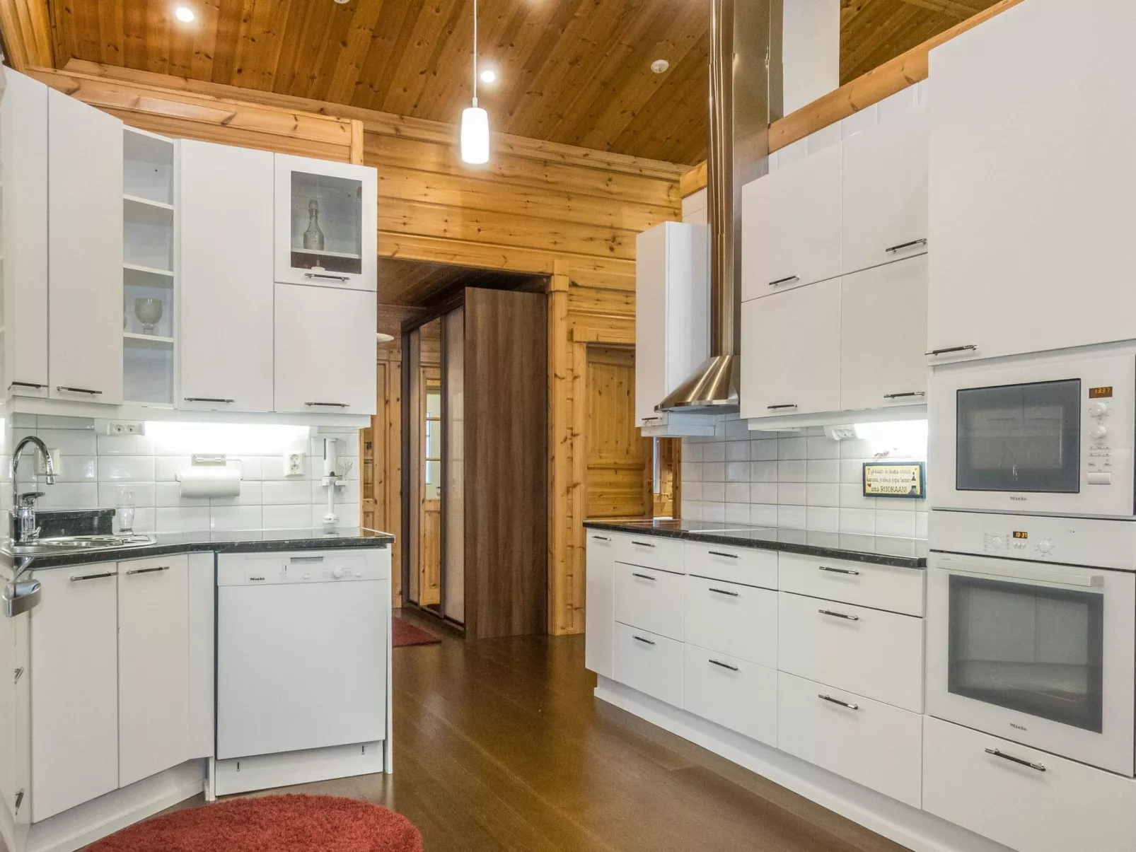 Vaahtissuvanto-Inside