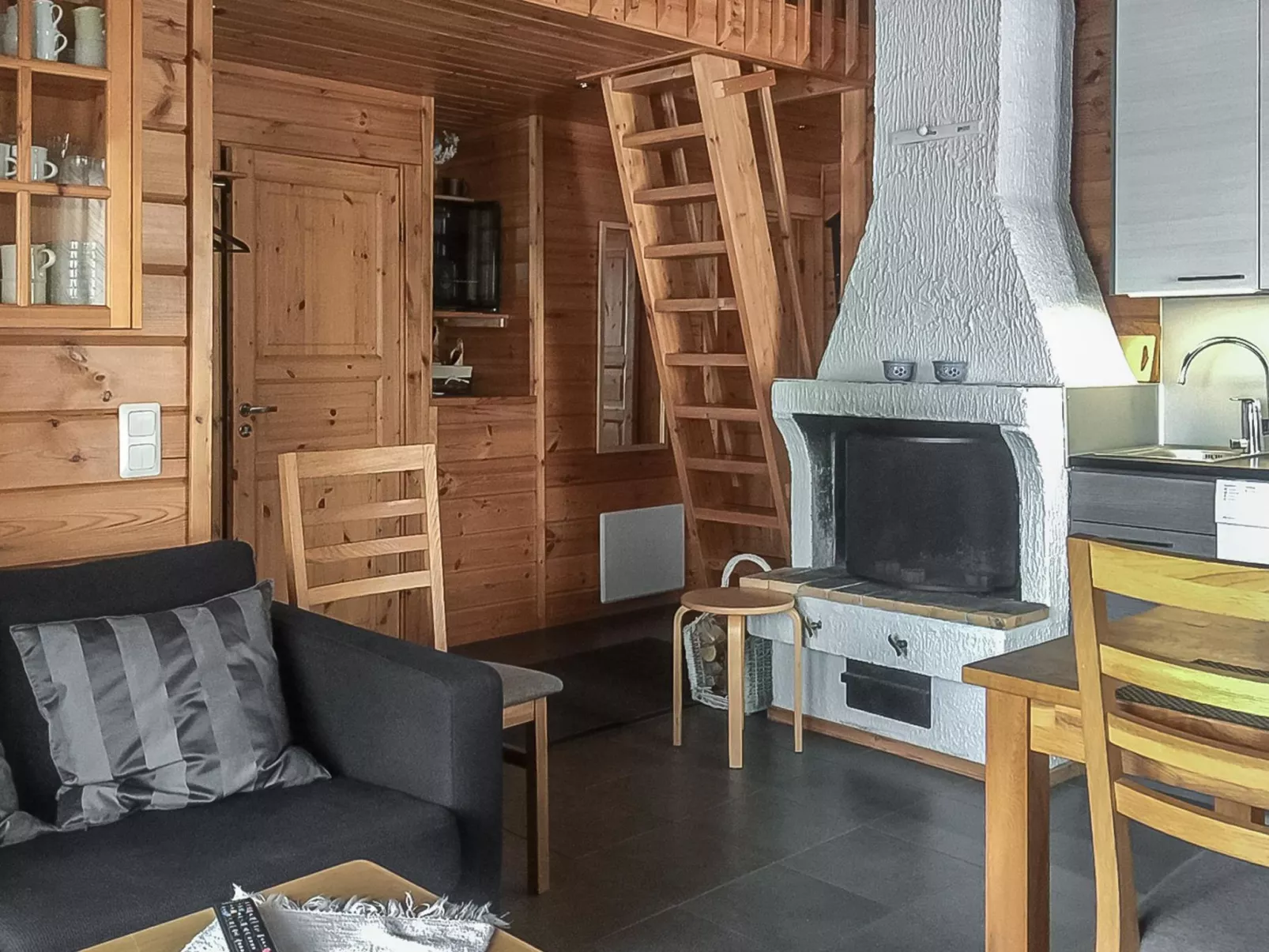 Lomaylläs b26 /palovaarankaarre 8 a-Dedans