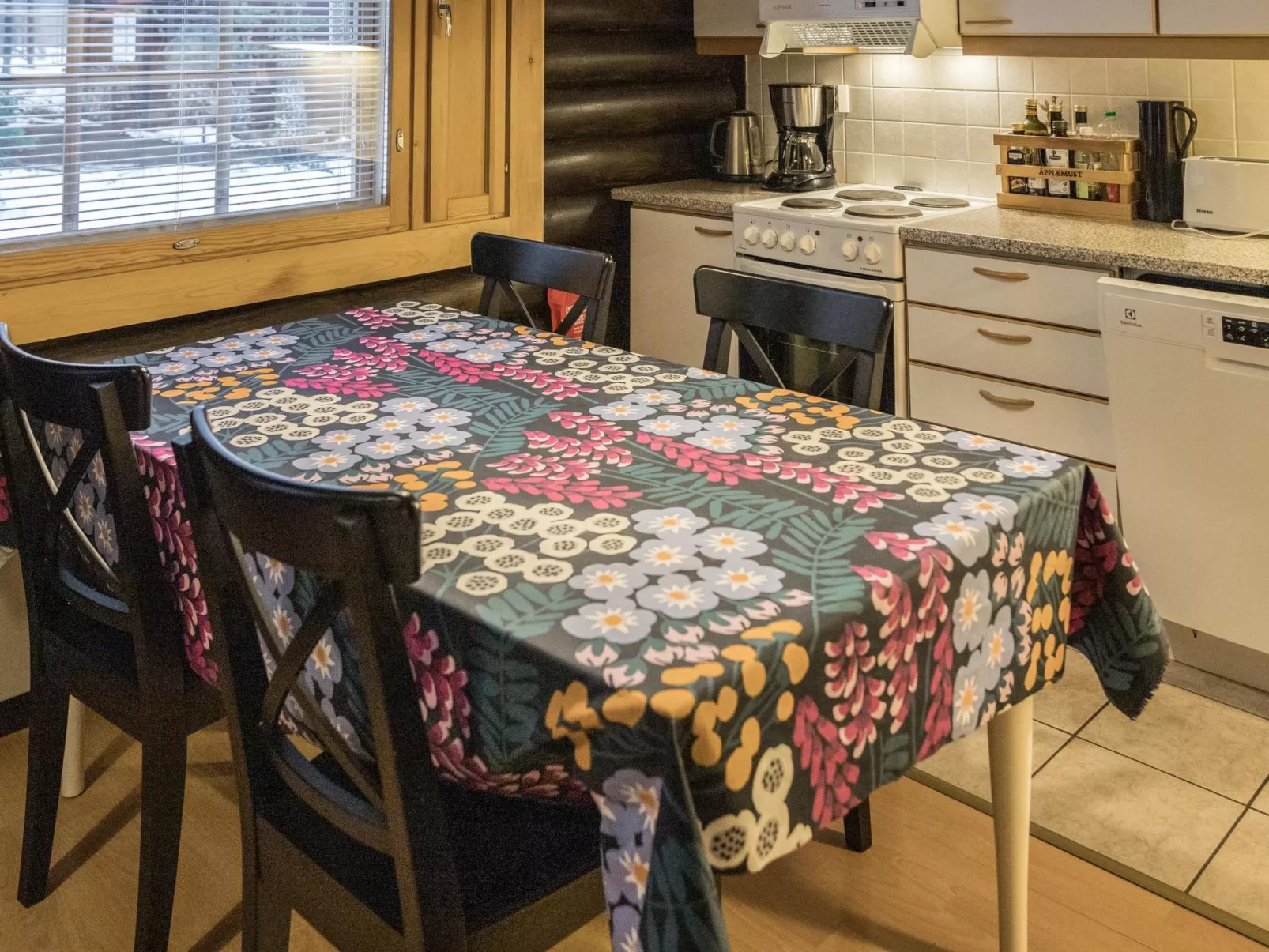 Äkäsakka b4-Dedans