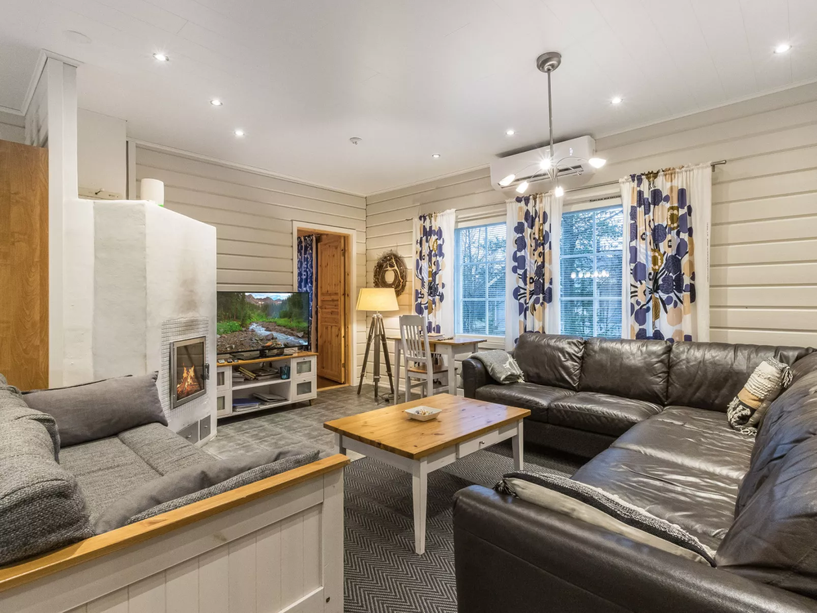 Tuulenpuuska-Drinnen