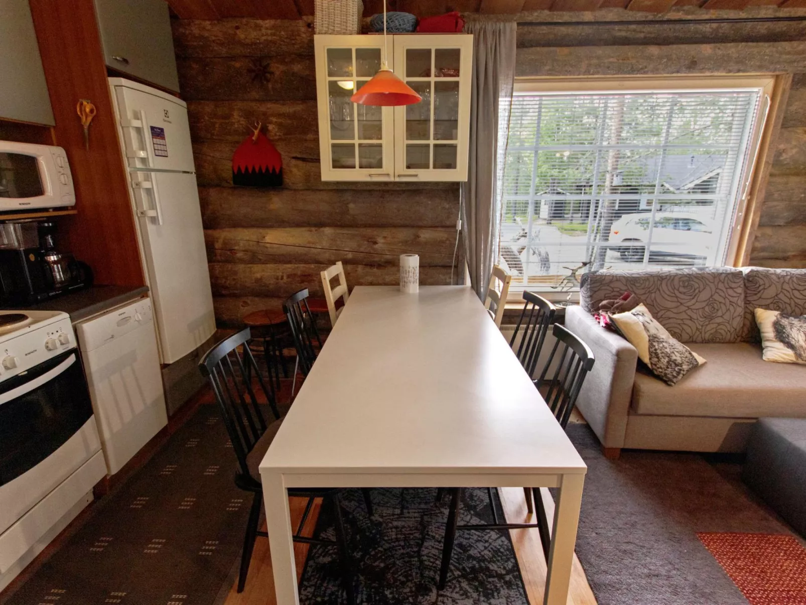 Hankipolku 7b / ukuli-Inside