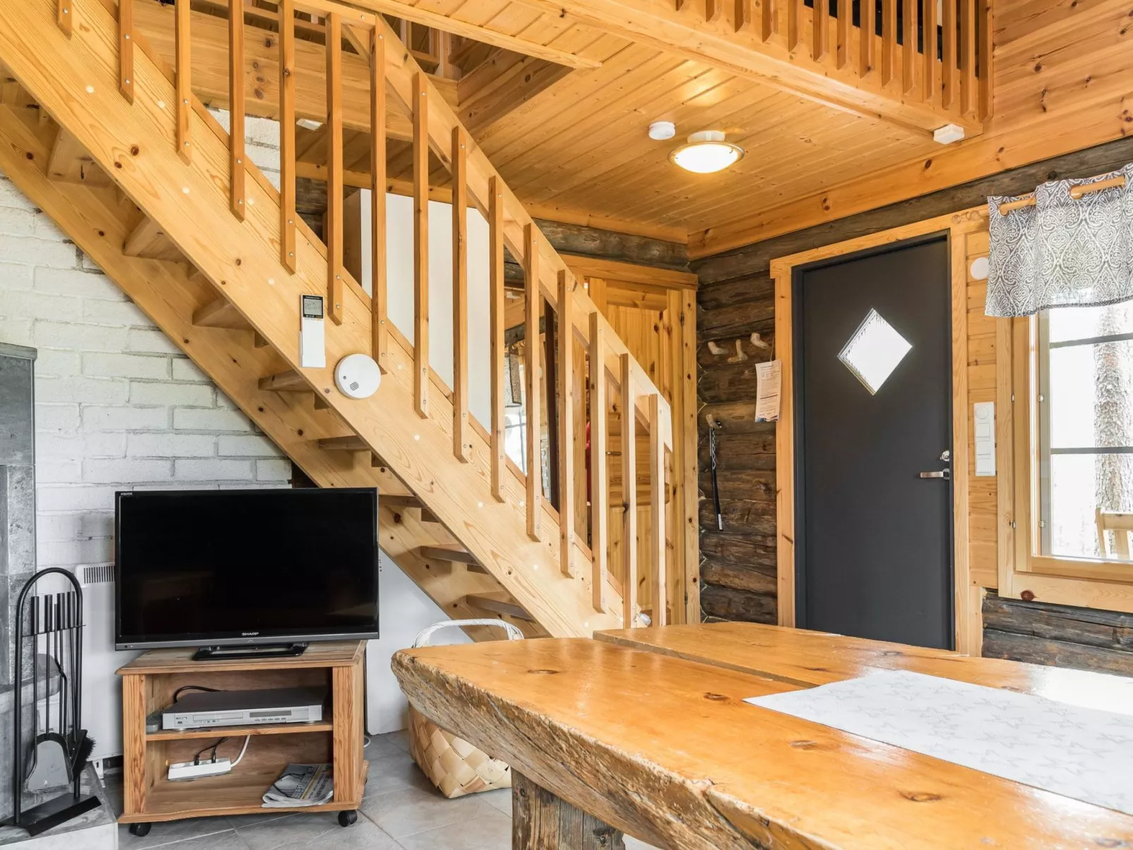 Tievatupa 1, isompi-Drinnen