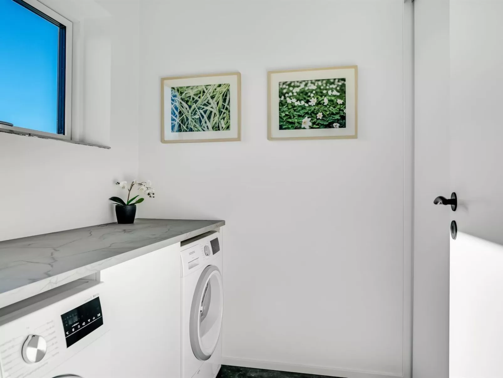 "Ilze" -  from the sea-Drinnen