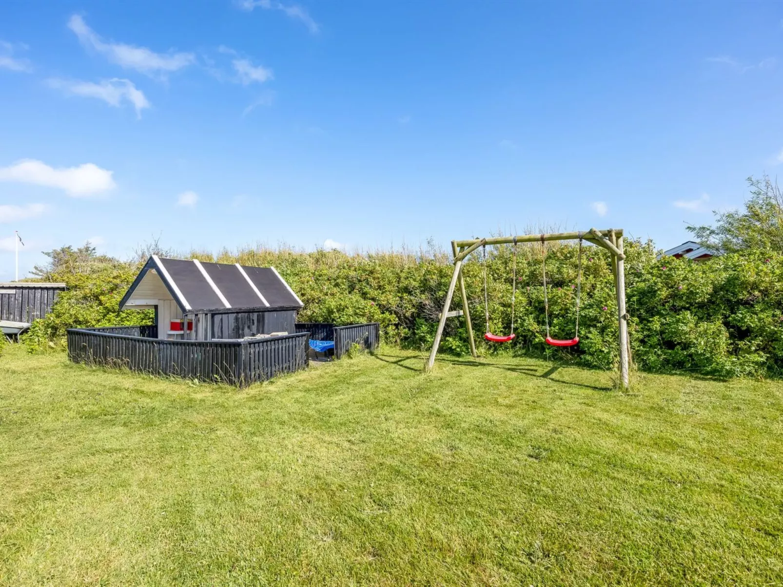 "Erblin" - 400m from the sea-Draußen