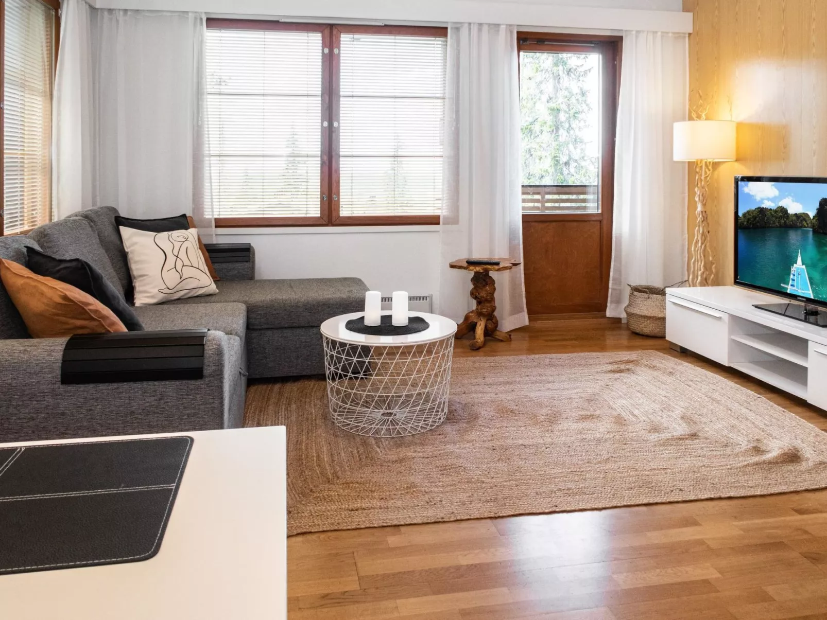 Karhunvartijan linna b16-Drinnen