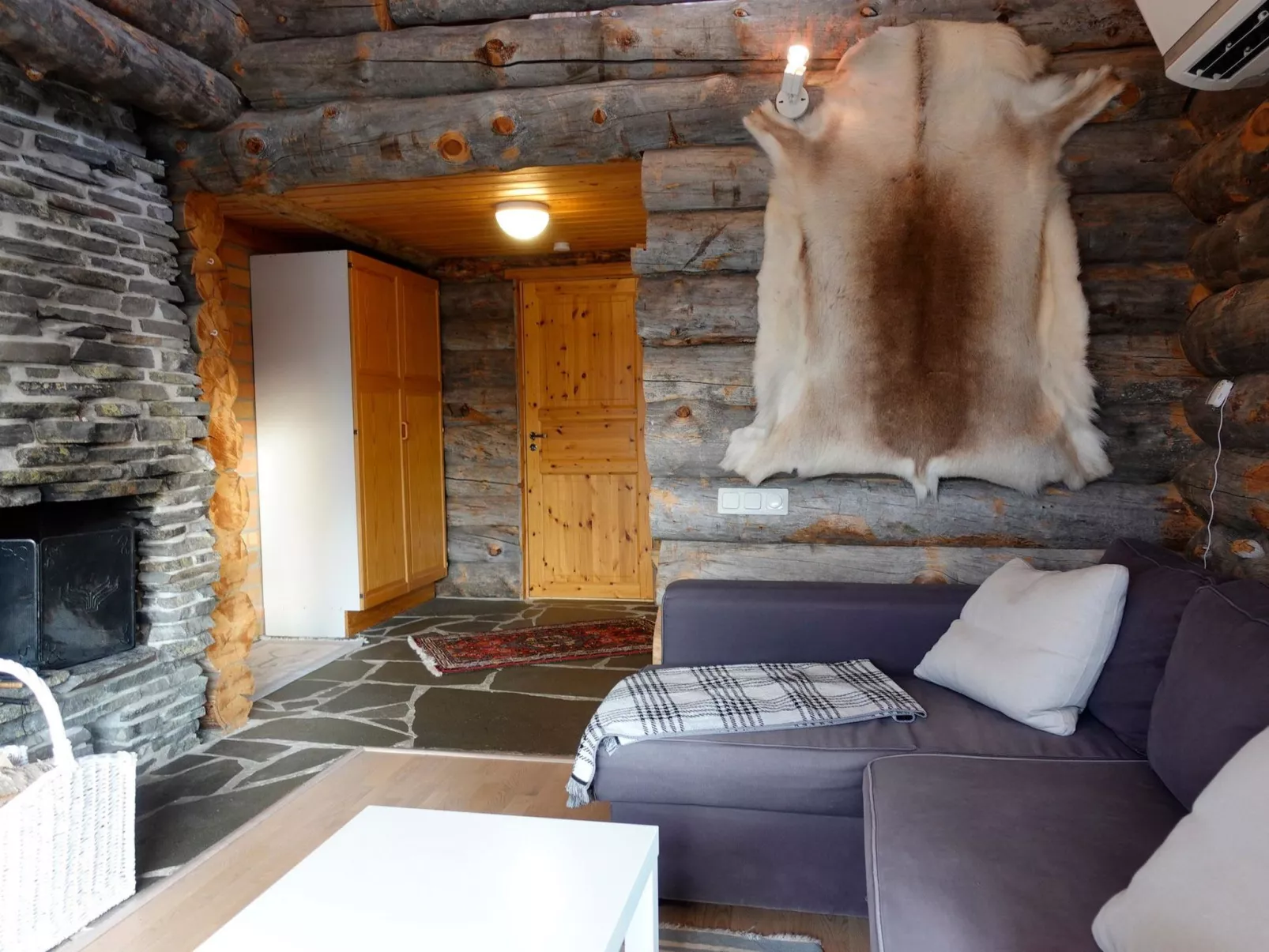 Sallanhelmi a2-Dedans