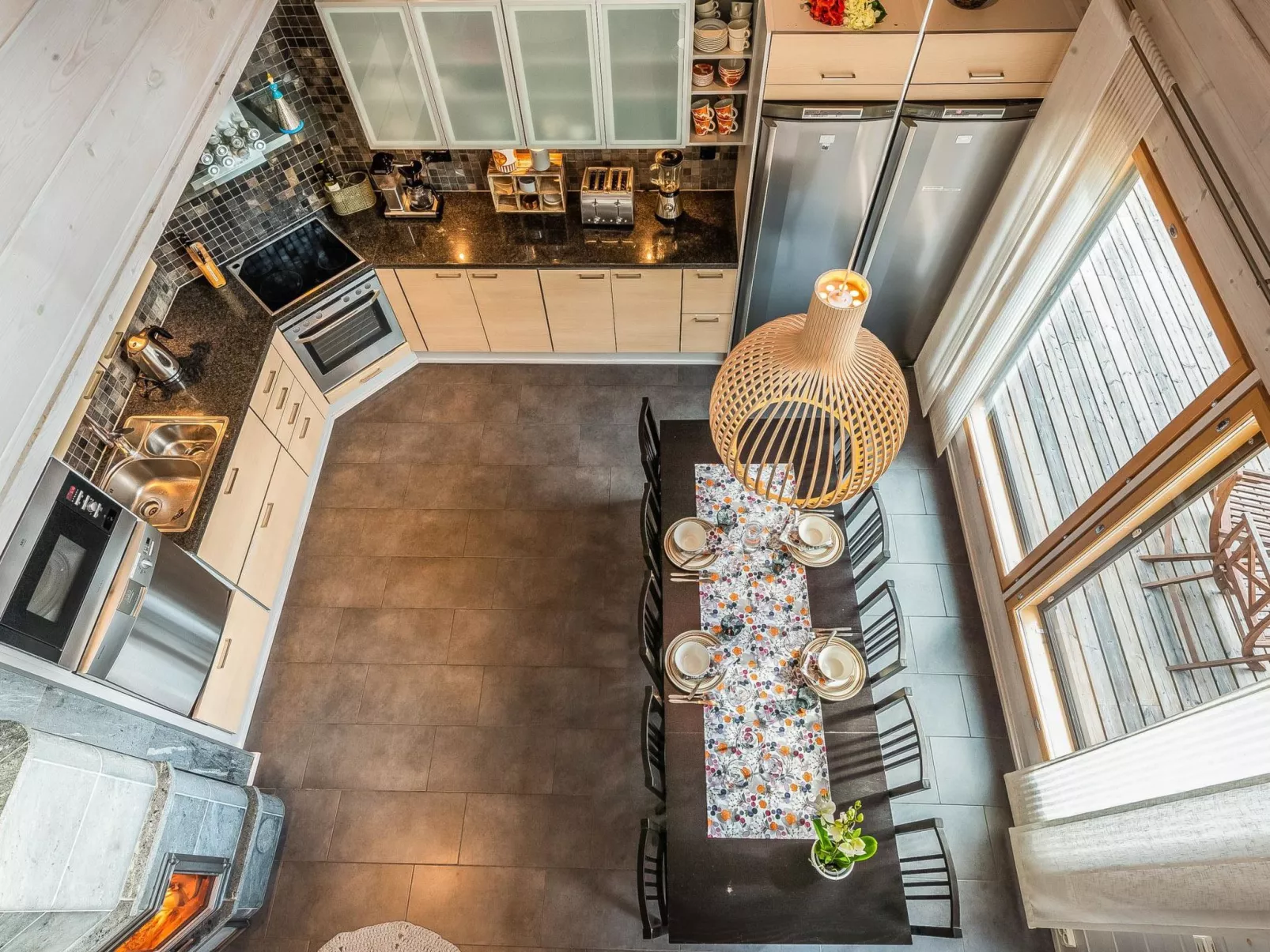 Lapinukonkäännös-Dedans