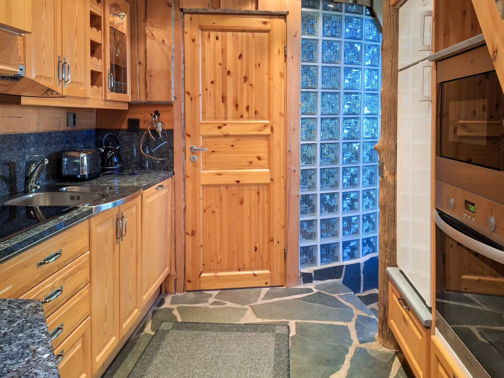 Kulta-vuosseli a-Drinnen