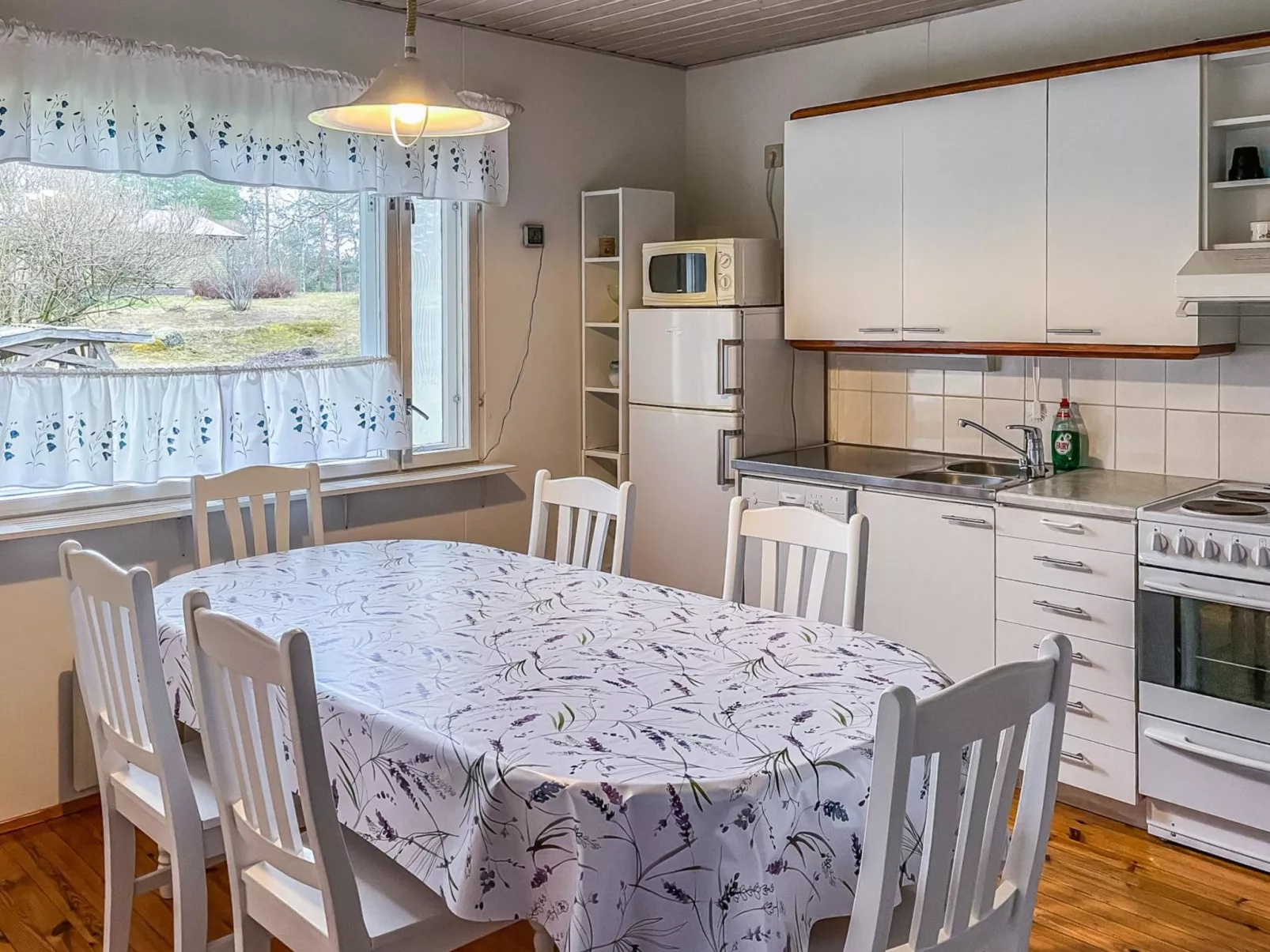 Mäkelän vierastalo-Drinnen