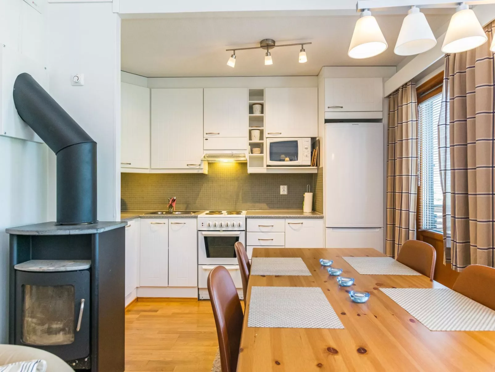 Karhunvartijan linna c22-Drinnen