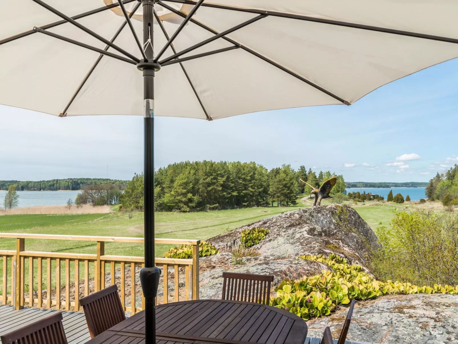 Villa pääsky-Drinnen