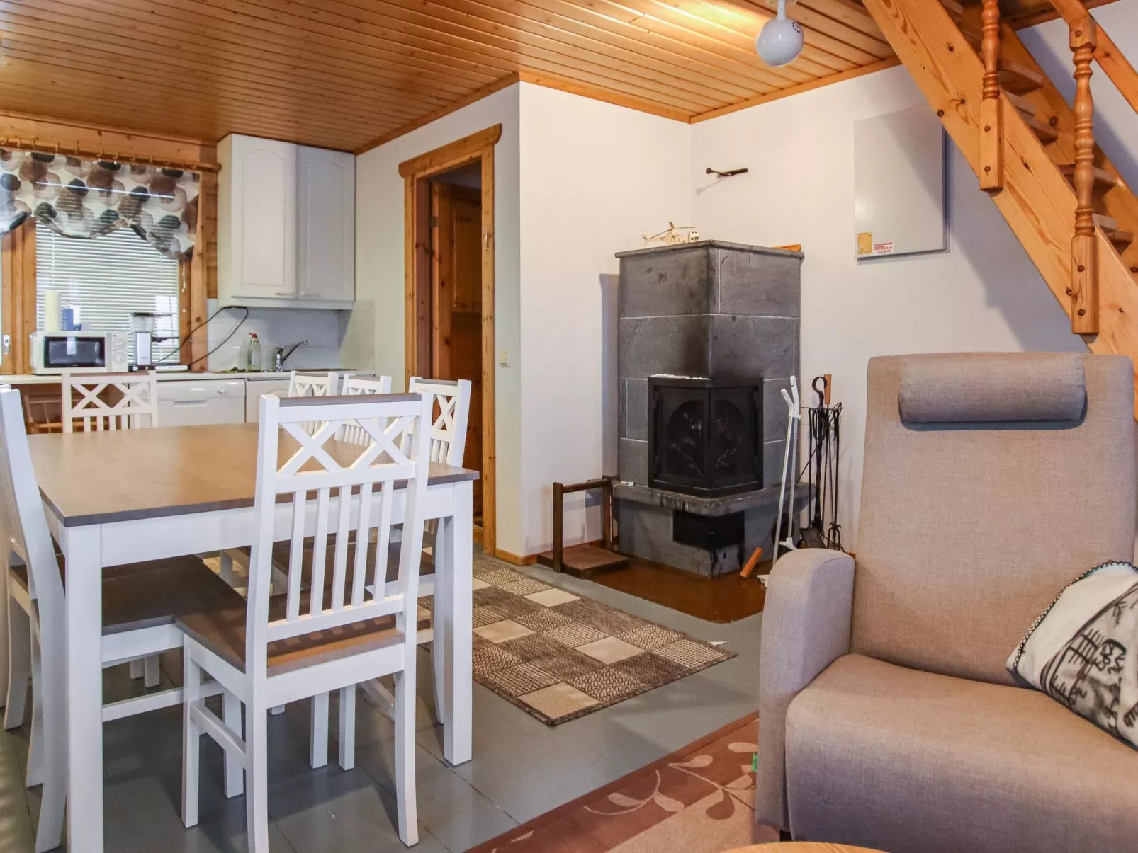 Aurinkoalppi 11a paritalon yläkerta-Dedans