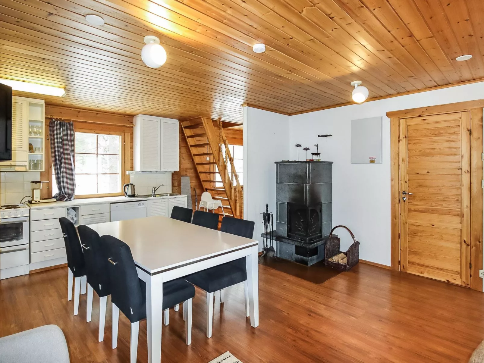 Alppikylä 4a paritalo-Inside