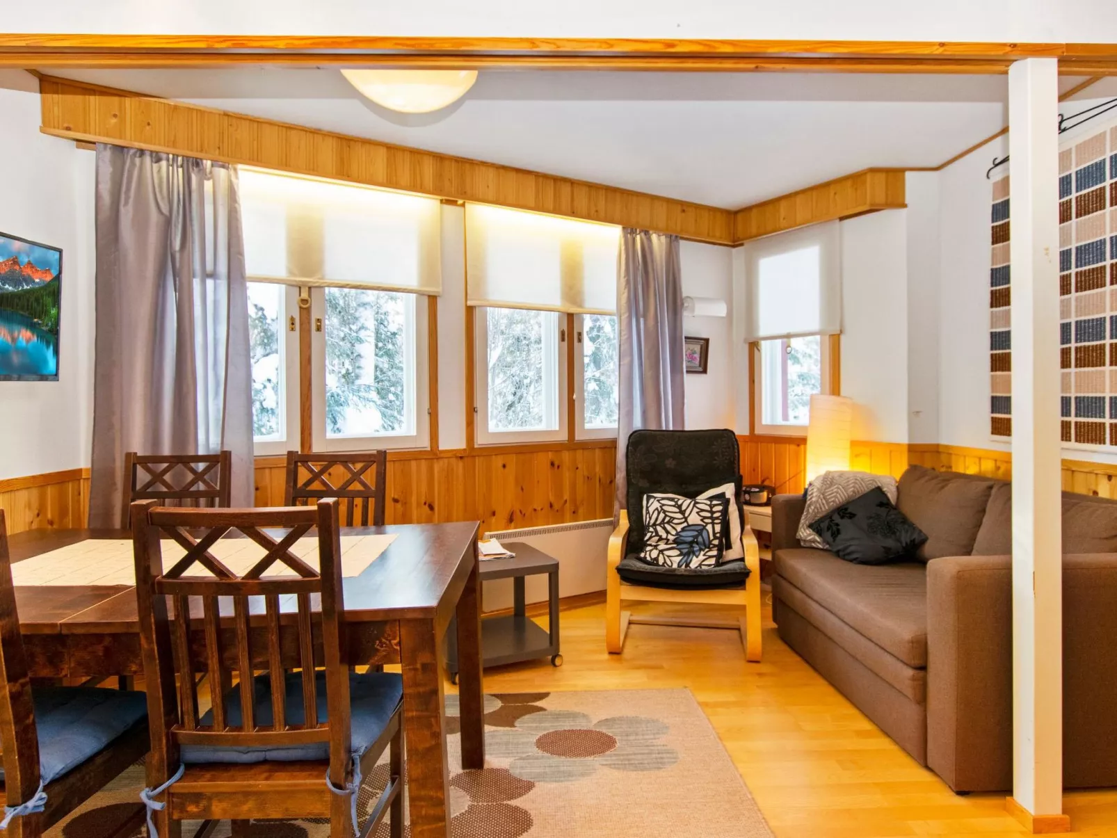 Hallantytär a1 paritalo-Dedans