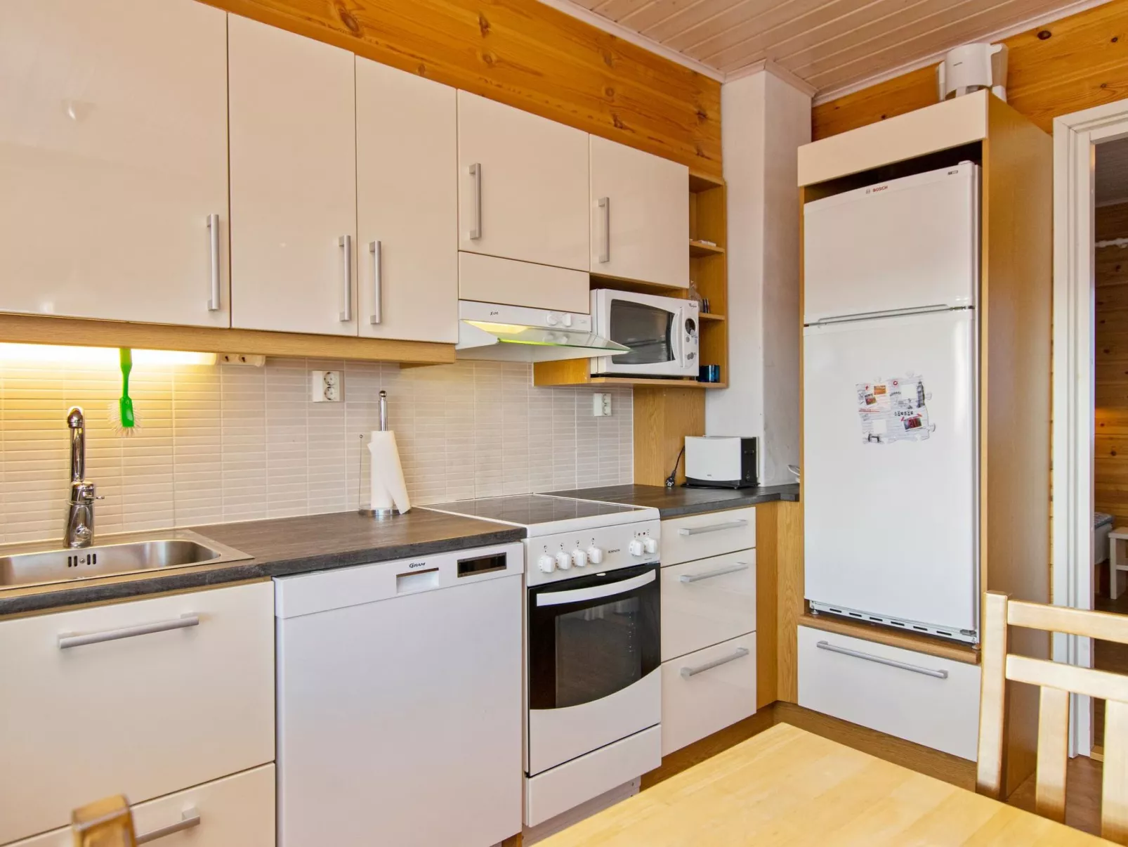 Hallan paroni b paritalo-Drinnen