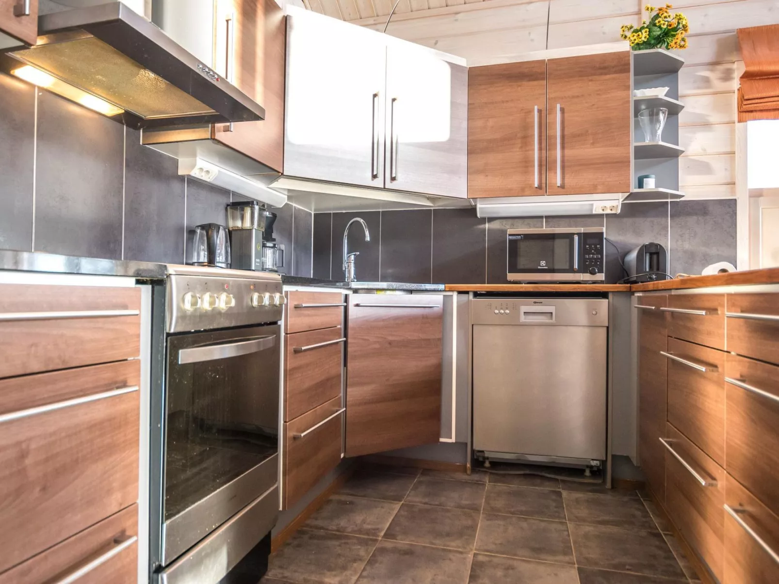 Aurinko-saaga 4 paritalo-Dedans