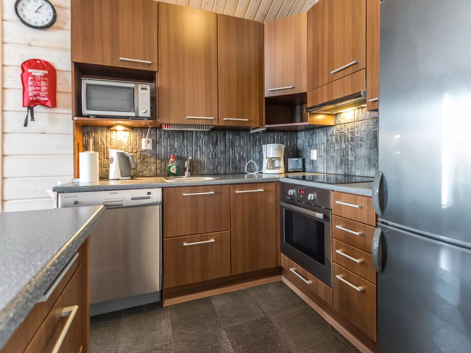 Hallan karhu c, paritalo-Dedans