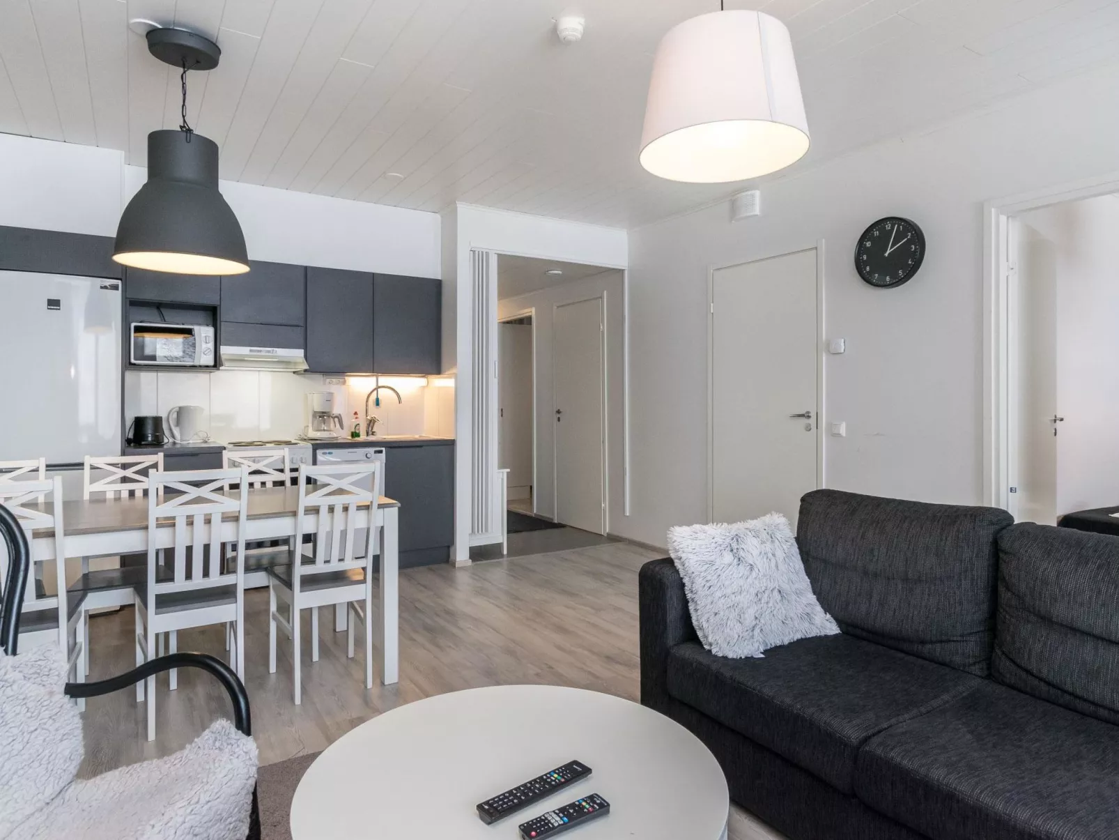 Skivillas paljakka 8. (3mh)-Dedans