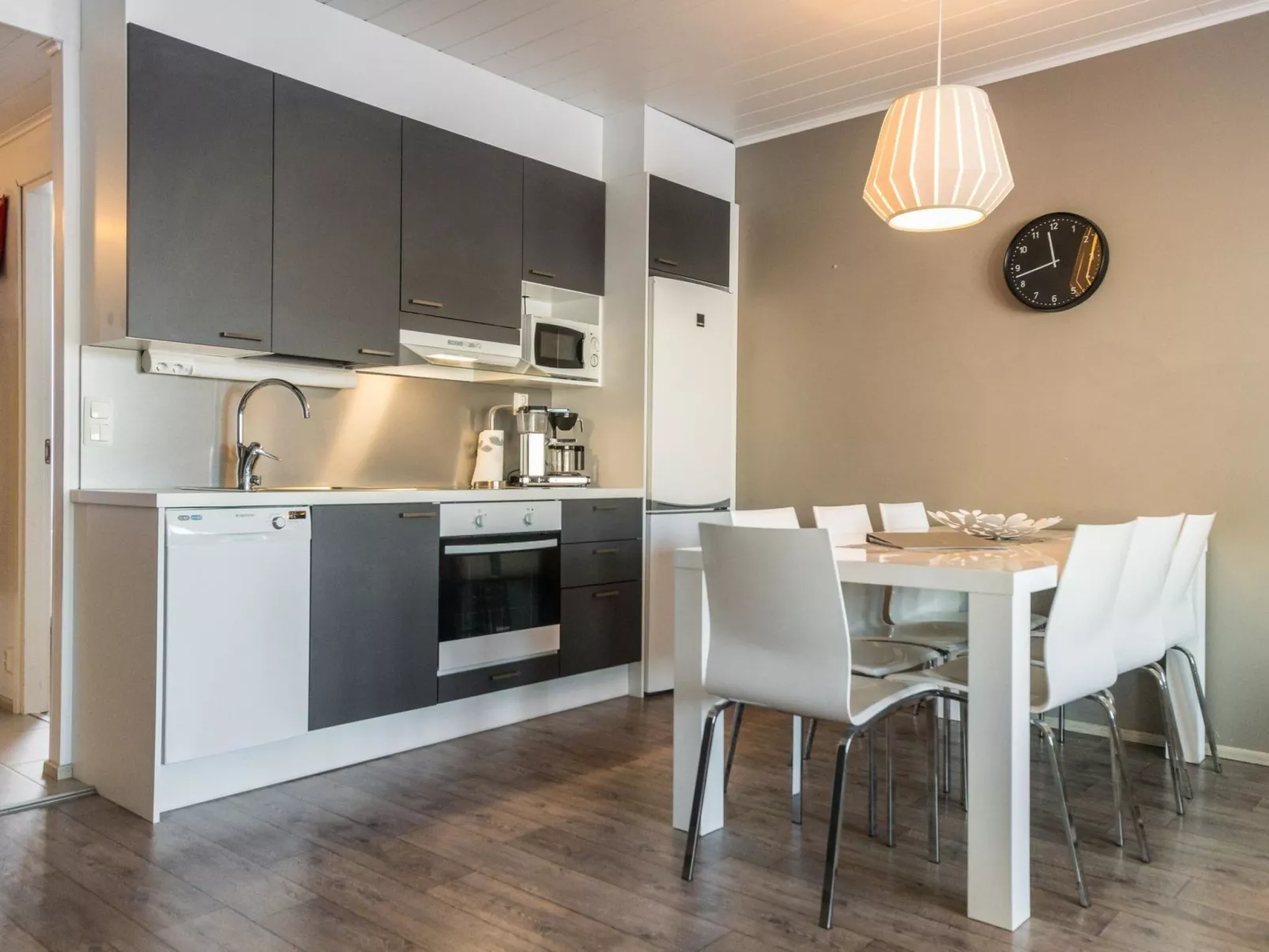 Sun&skivillas 5. (3mh)-Drinnen