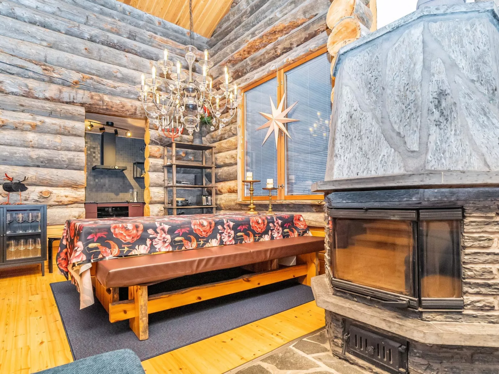 Ruka-rokova 2-Dedans