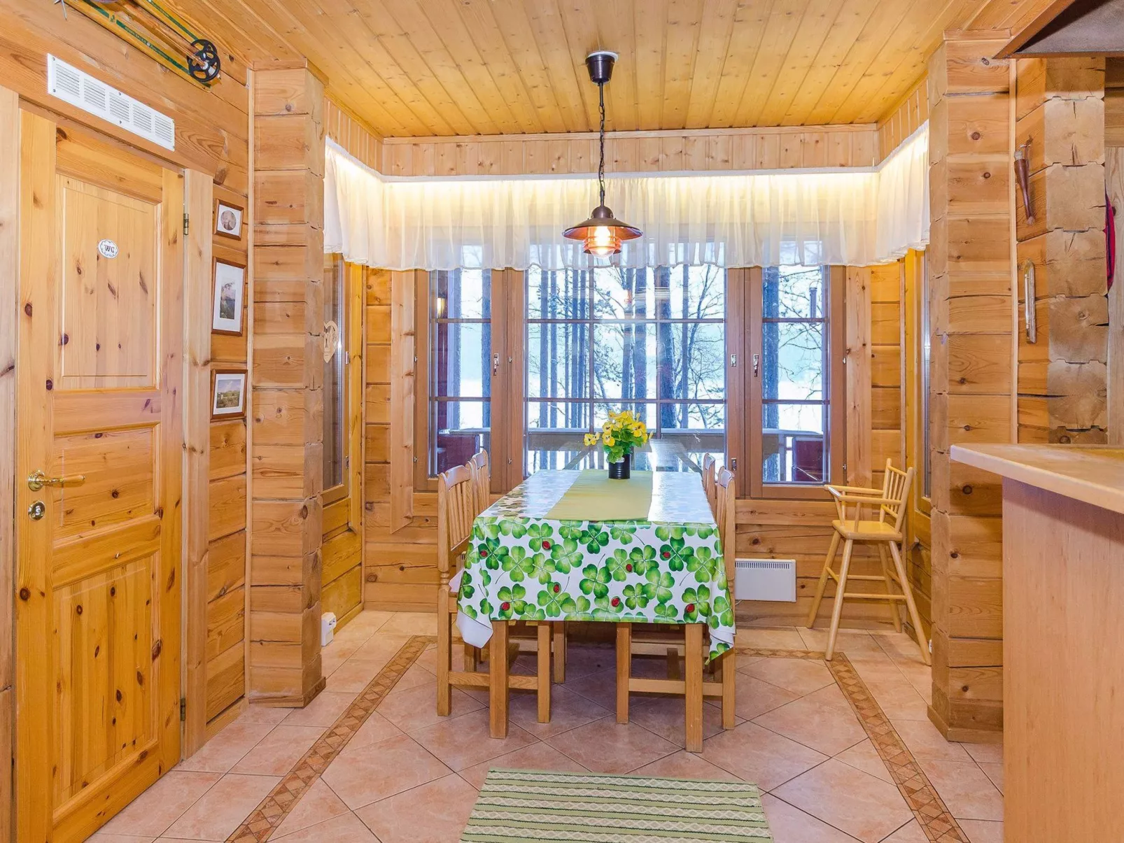 Villa käpytikka-Dedans