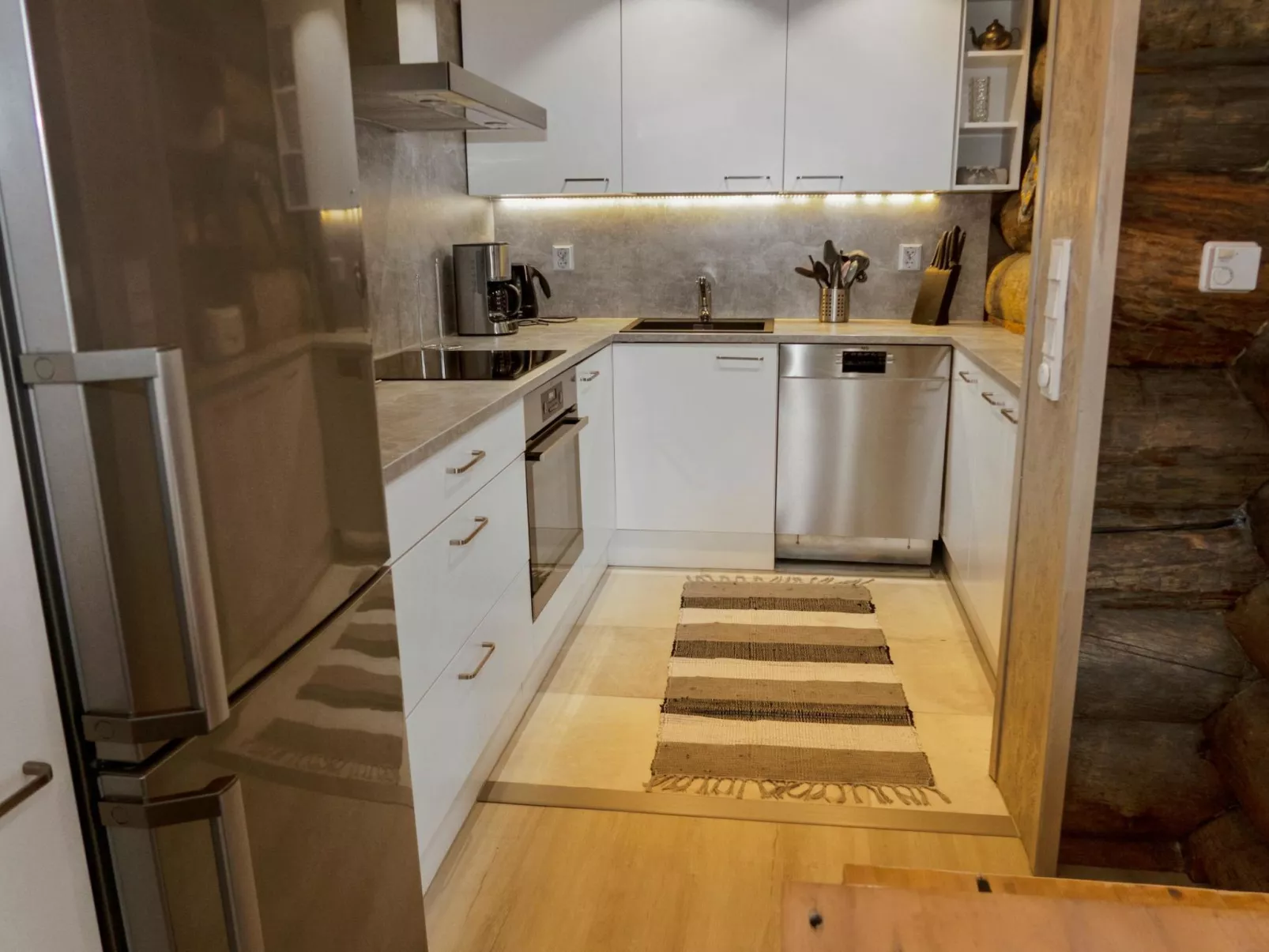 Agenttimajat 1-Dedans