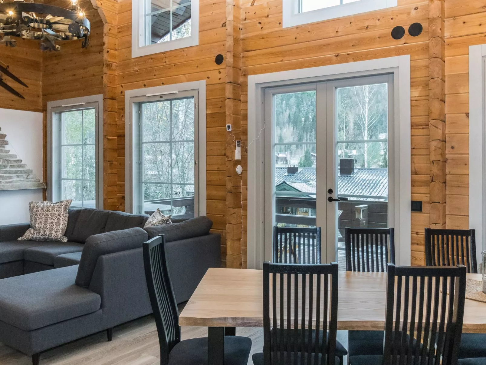 Tahkon käkikello-Dedans