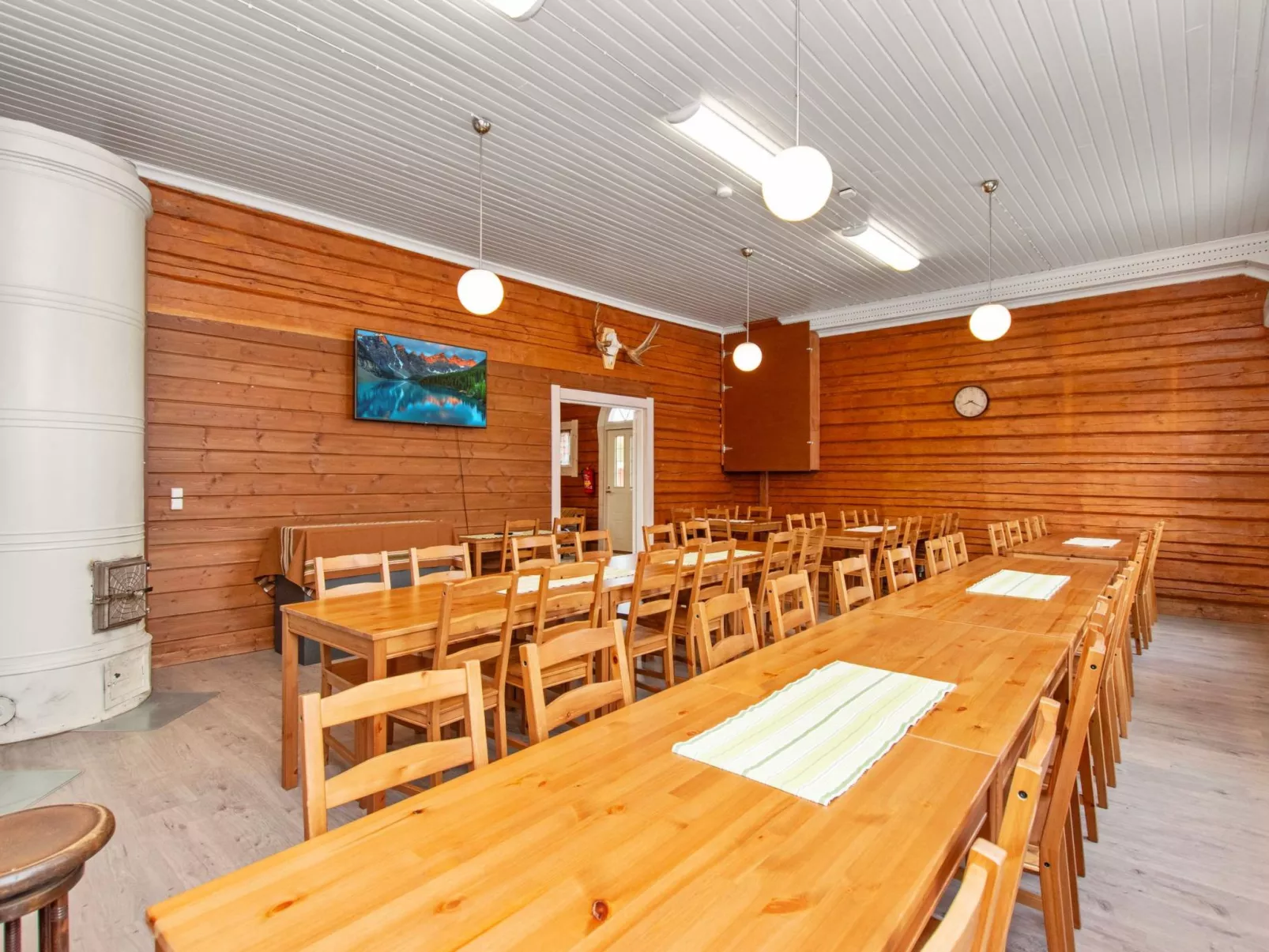 Kaislajärven huvila-Drinnen