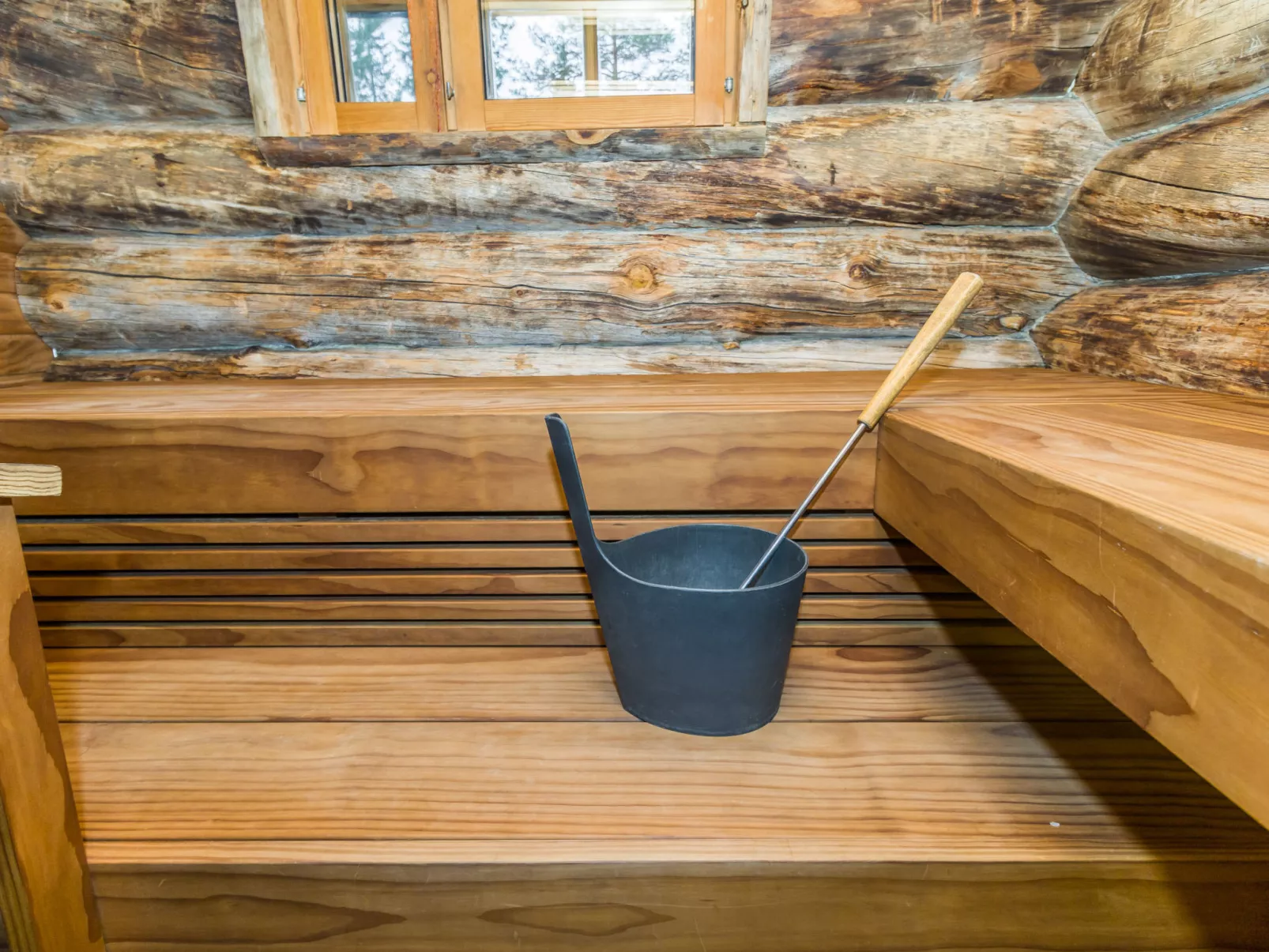 Kuusi-ruka 6-Drinnen