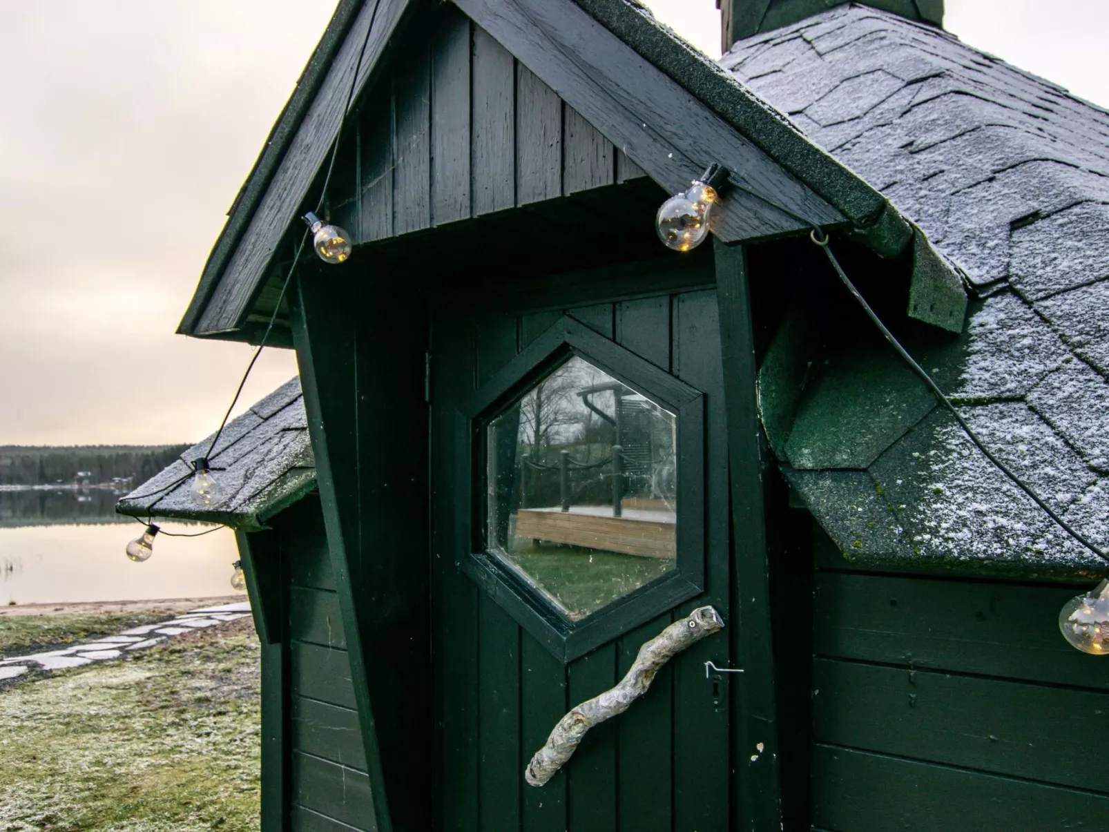 Aurinkopaikka-Dedans