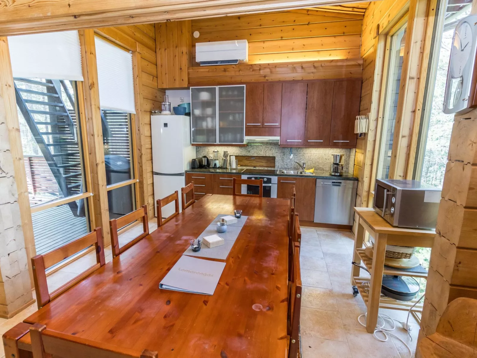 Matkajoentie 4b-Dedans