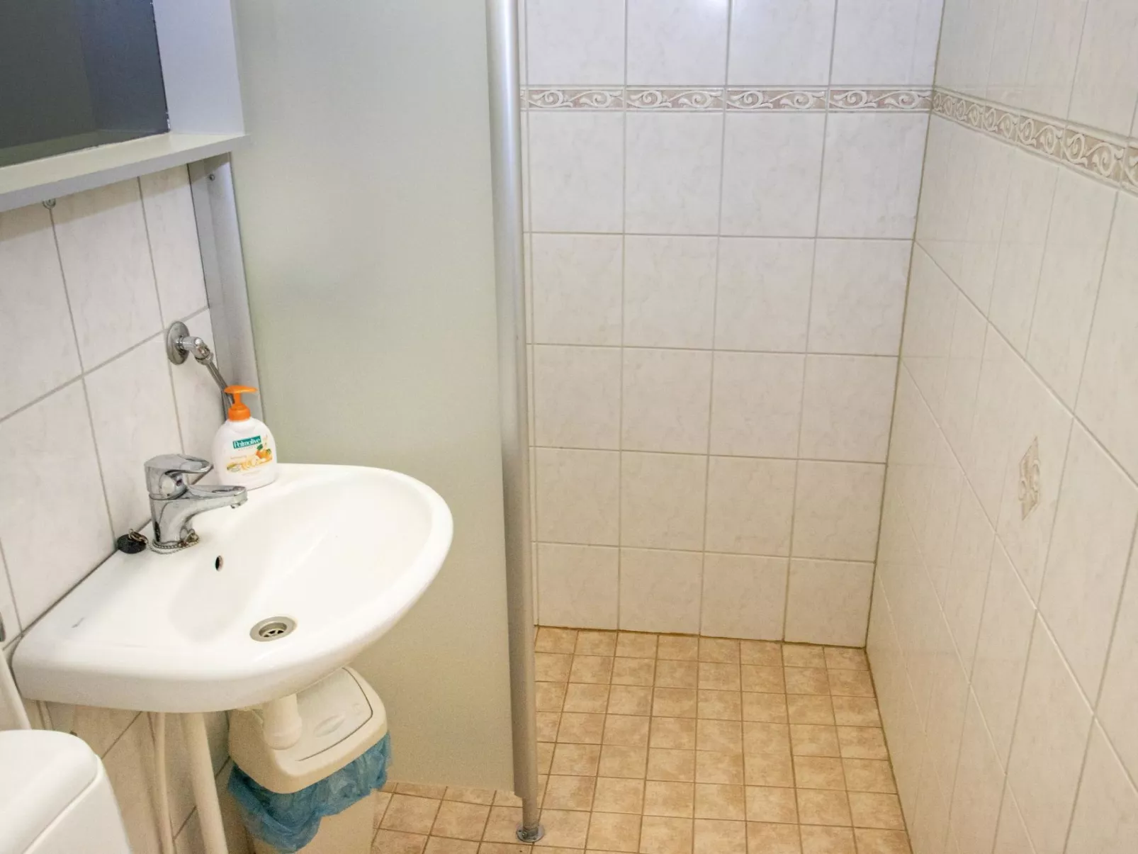 Kylpylä-hotelli, huone 145-Dedans